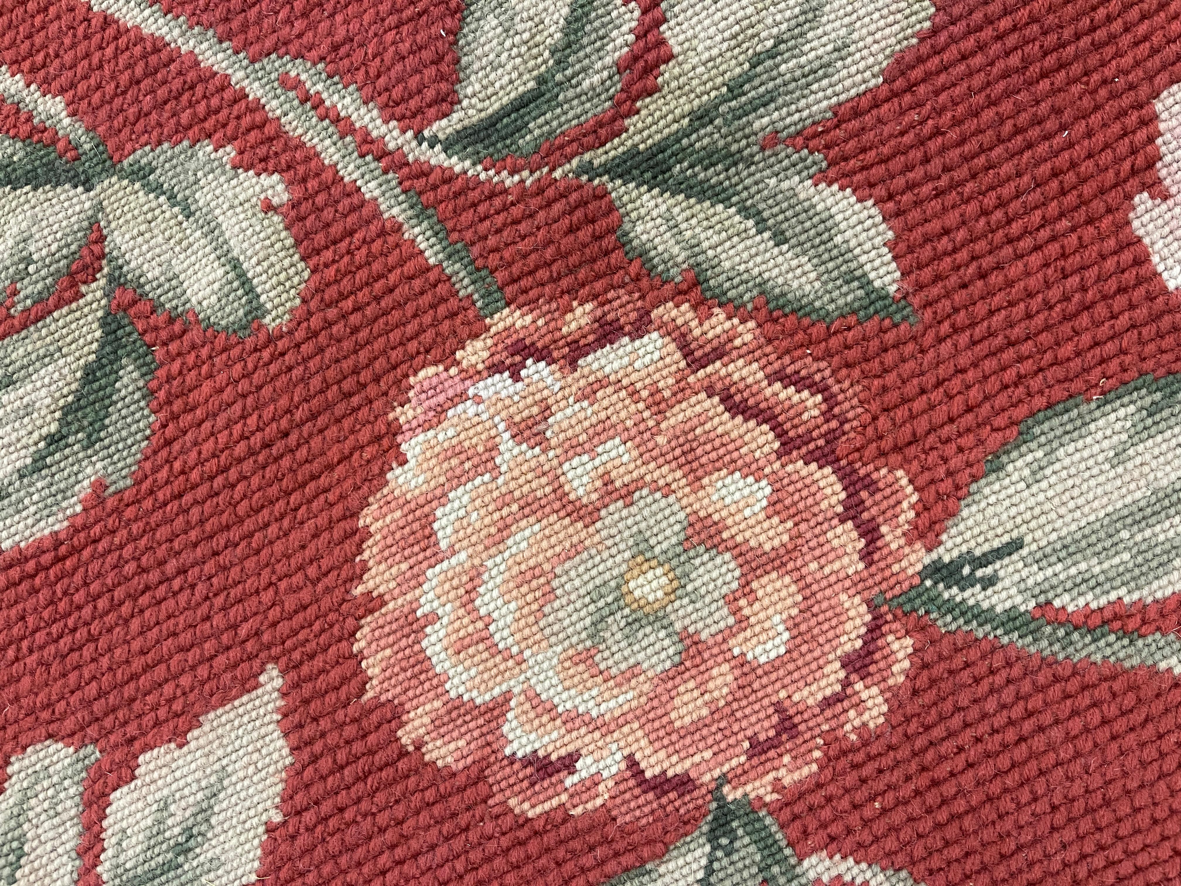 Traditioneller Teppich Aubusson Style Area Rug Handwoven Wool Needlepoint (Ende des 20. Jahrhunderts) im Angebot