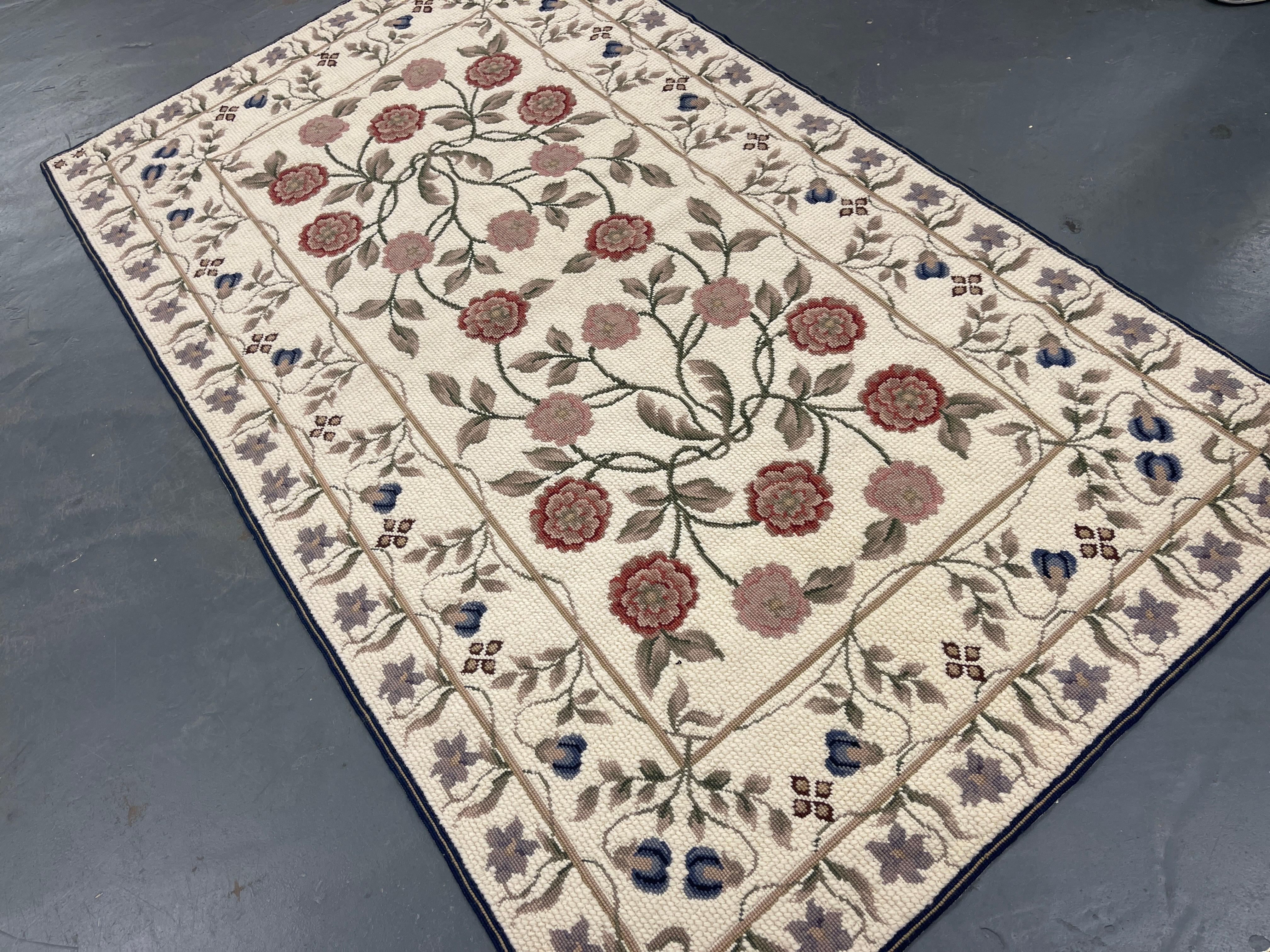 This fantastic area rug has been handwoven with a beautiful asymmetrical floral design woven on an ivory blue background with cream green and ivory accents. This elegant piece's colour and design make it the perfect accent rug.
This rug style is