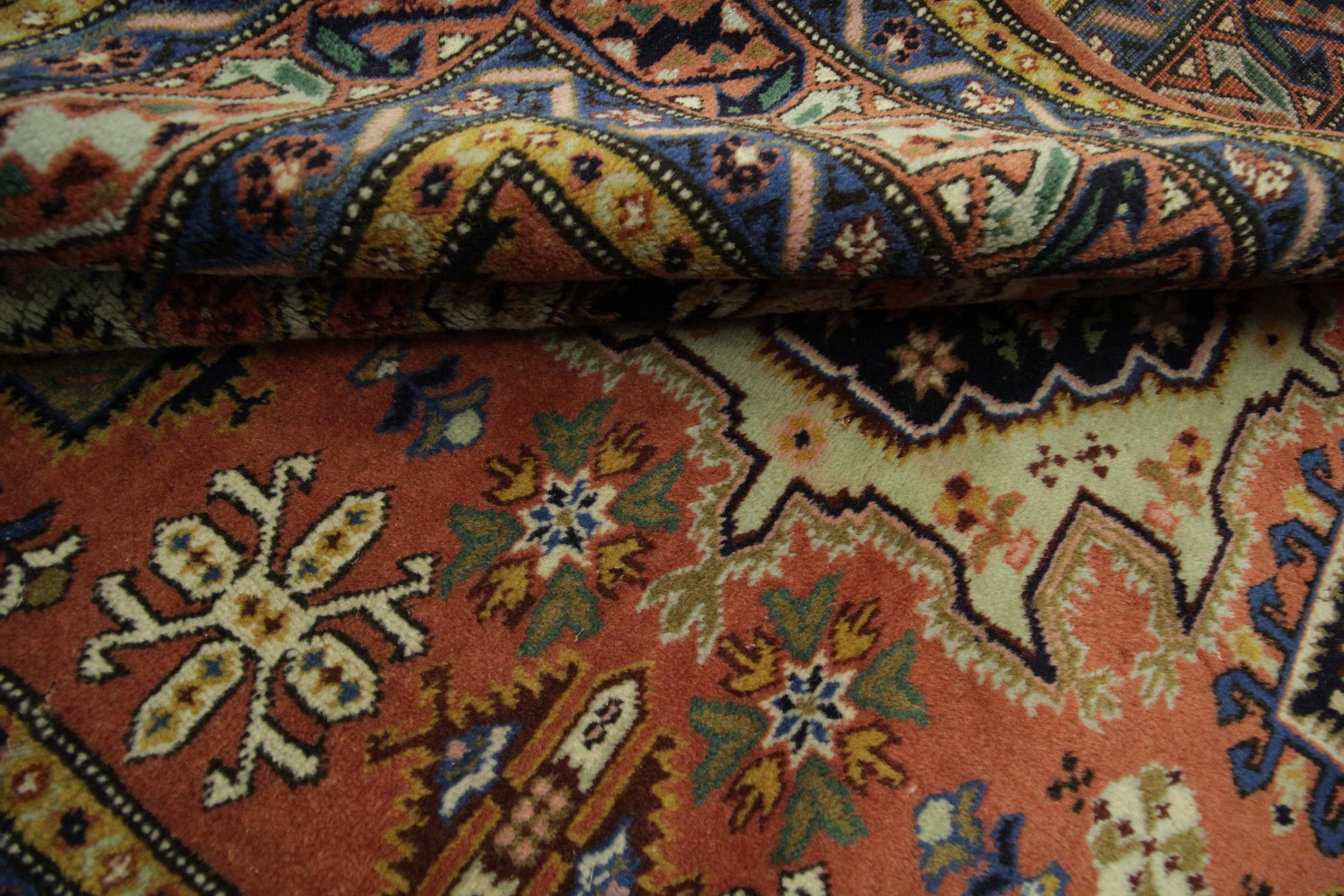 Tapis traditionnel Tapis turc vintage Laine Tapis oriental:: tapis de chambre à vendre en vente 1