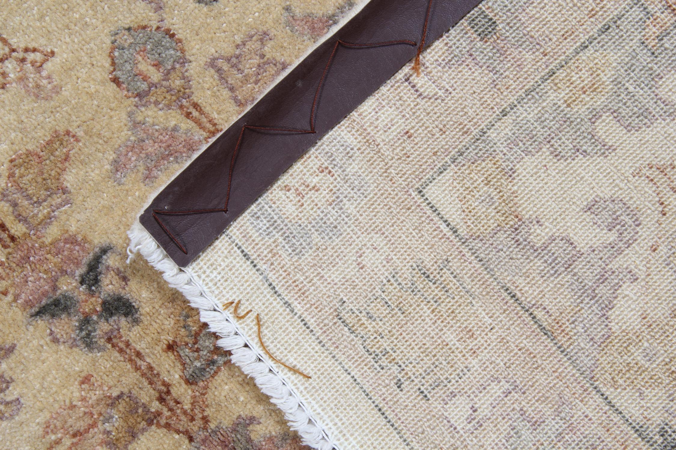 Traditioneller traditioneller Teppich aus Wolle, handgefertigt, orientalischer beiger Teppich (21. Jahrhundert und zeitgenössisch) im Angebot