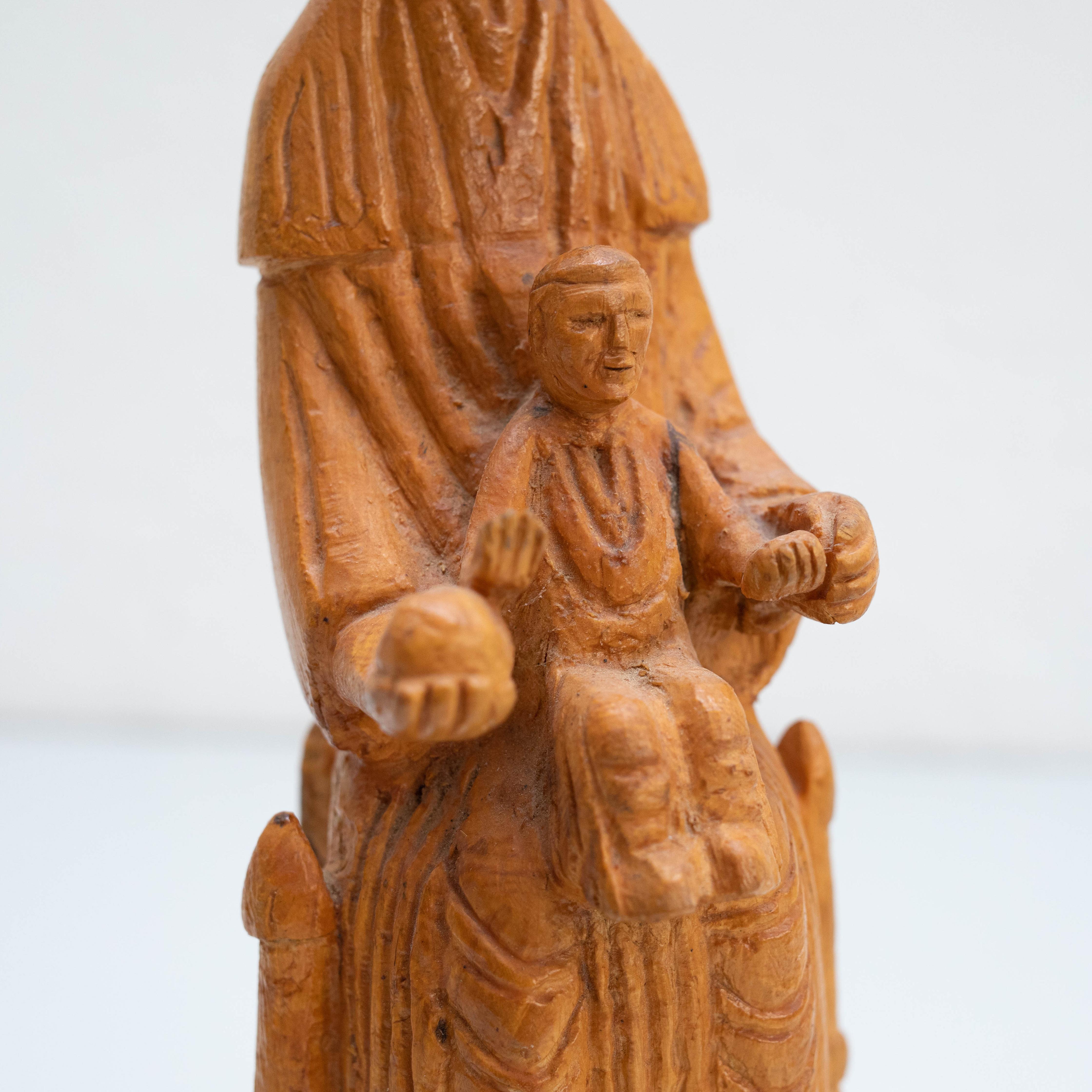 Sculpture traditionnelle en bois de la Vierge religieuse catalane « La Moreneta » en vente 4