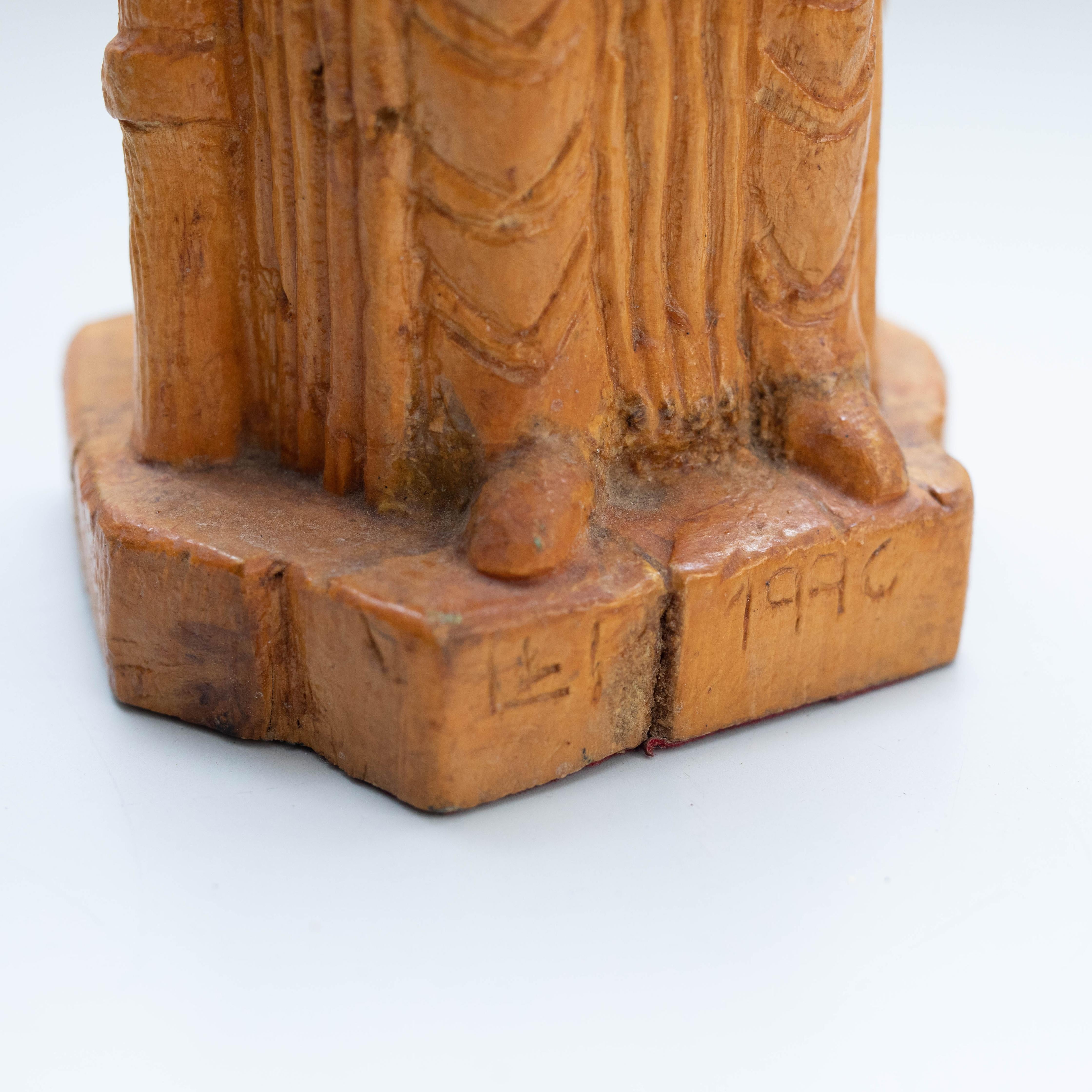 Sculpture traditionnelle en bois de la Vierge religieuse catalane « La Moreneta » en vente 2