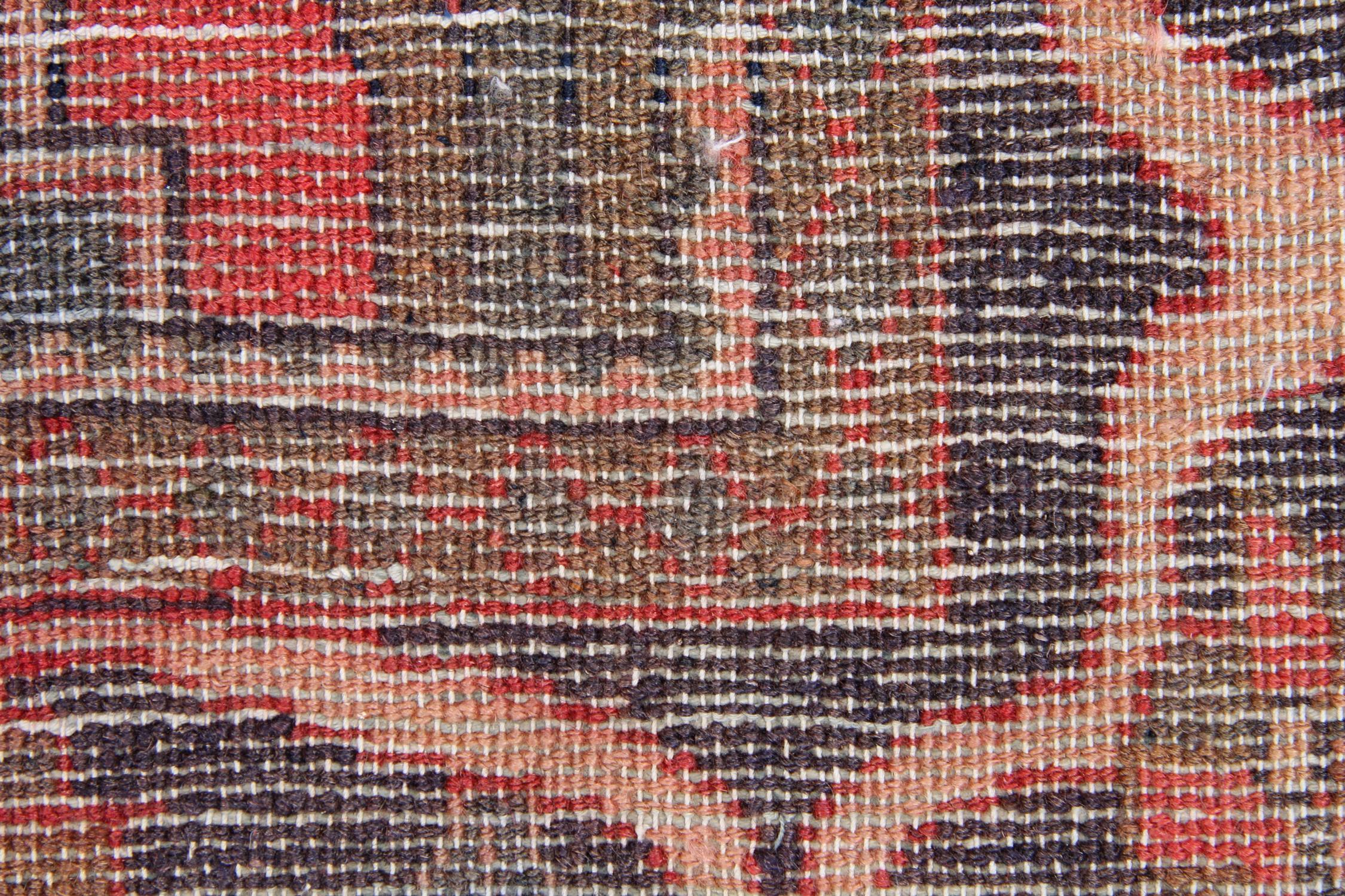 Klassischer kaukasischer Teppich, roter Teppich aus handgewebter Wolle (Handgeknüpft) im Angebot