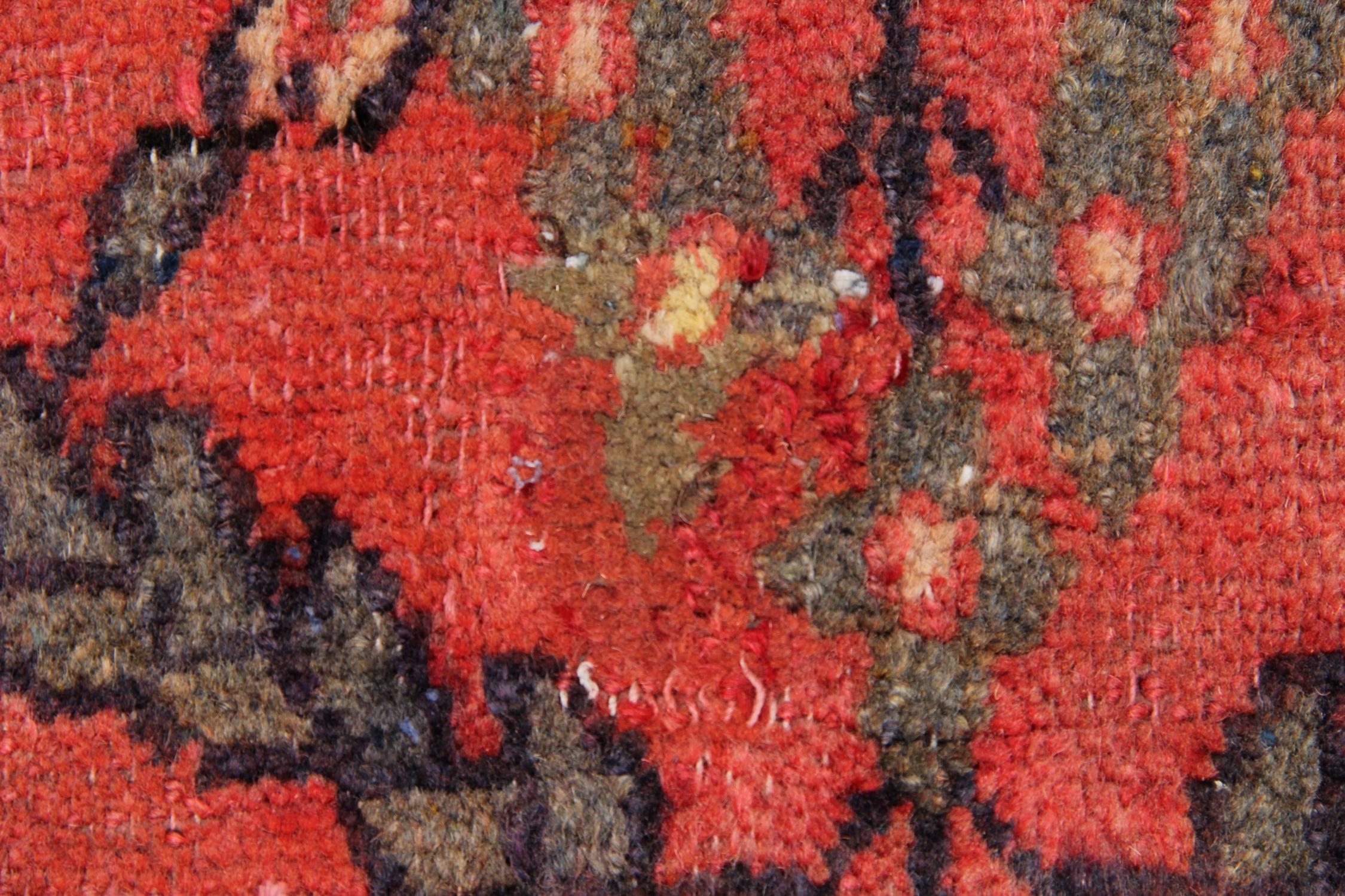 Klassischer kaukasischer Teppich, roter Teppich aus handgewebter Wolle im Zustand „Hervorragend“ im Angebot in Wembley, GB