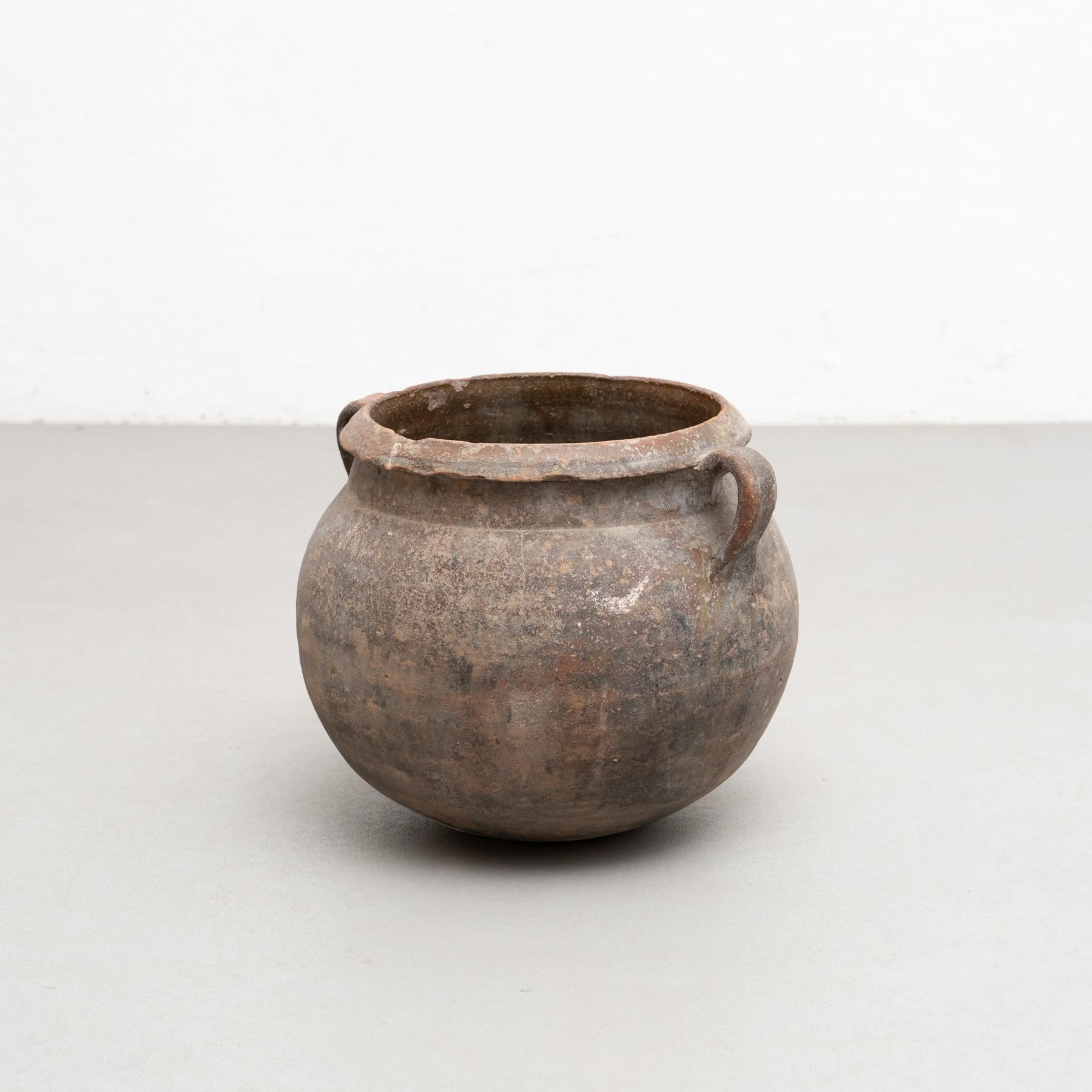 Jardinière traditionnelle en céramique catalane, vers 1960.    Fabriqué en Espagne.    En état d'origine, avec de légères usures dues à l'âge et à l'utilisation, préservant une belle patine.    Matériaux :  Céramique.    