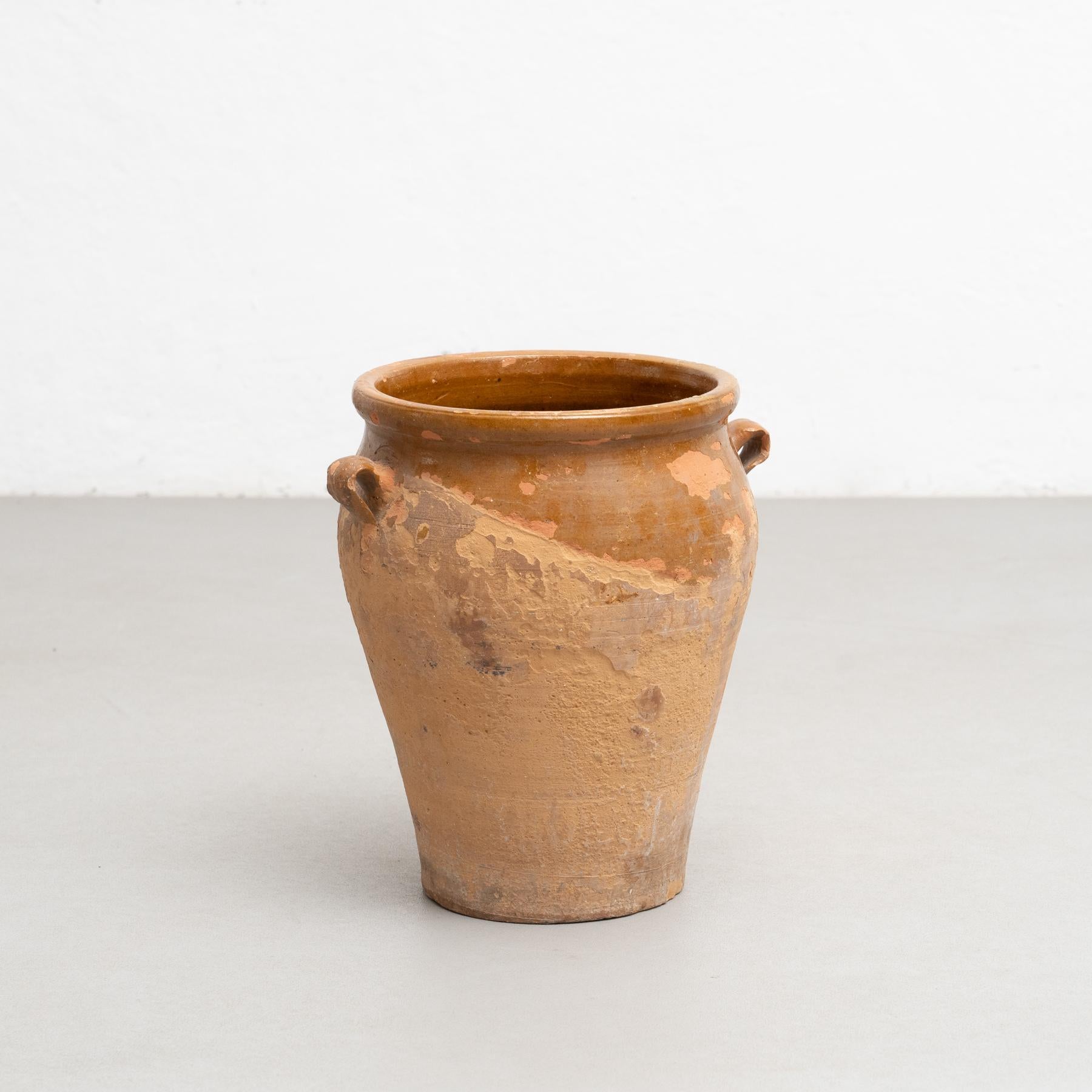 Traditional Catalan ceramic planter, circa 1960.

Manufactured in Spain.

In original condition, with minor wear consistent of age and use, preserving a beautiful patina.

Materials:
Ceramic.

 