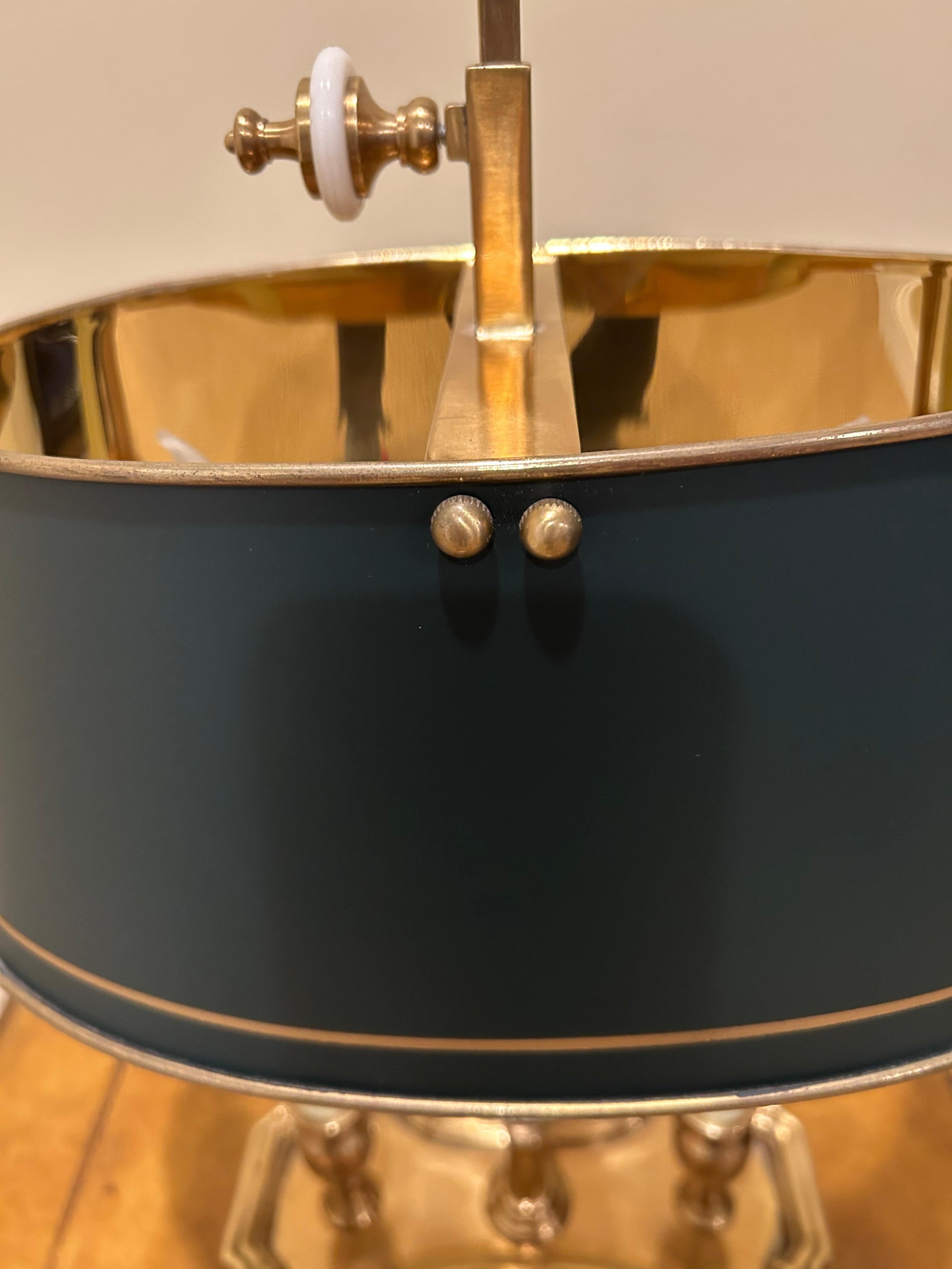 Lámpara tradicional Chapman de latón con apagavelas en venta 1