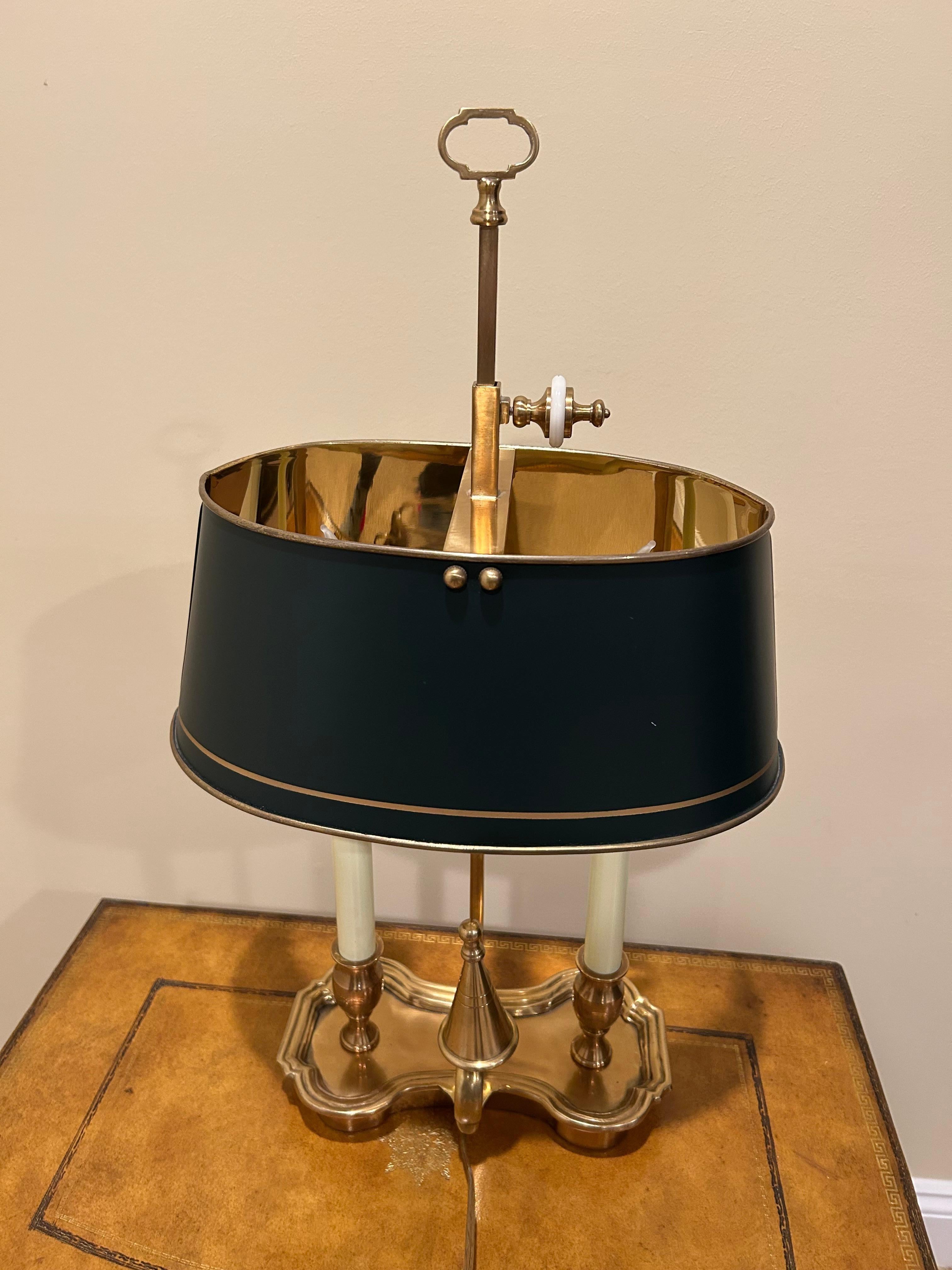 Lámpara tradicional Chapman de latón con apagavelas en venta 3