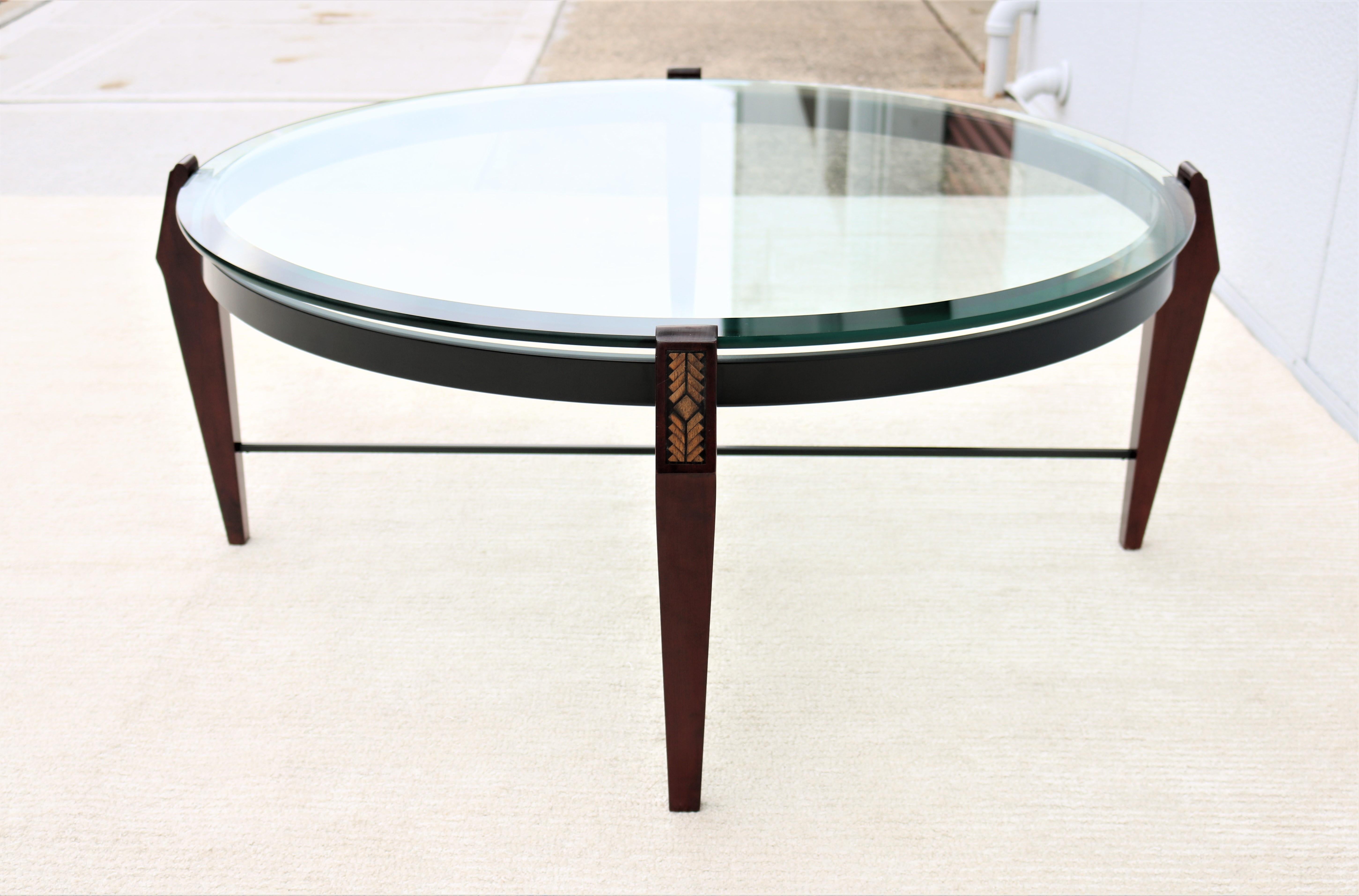 Traditional Cherry Wood and Transparent Glass Round Coffee Table For Sale 1