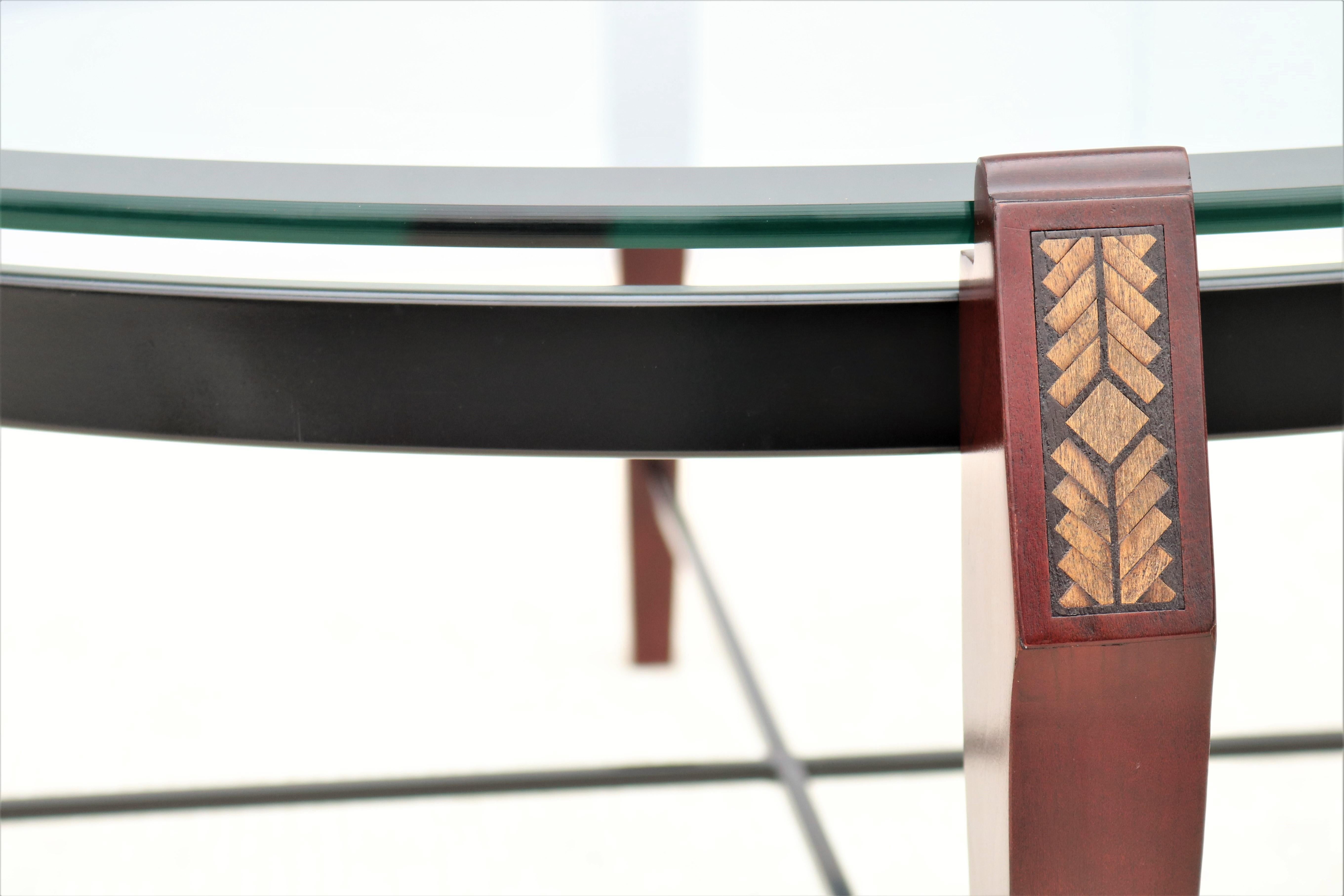 Table basse ronde traditionnelle en bois de cerisier et verre transparent en vente 6