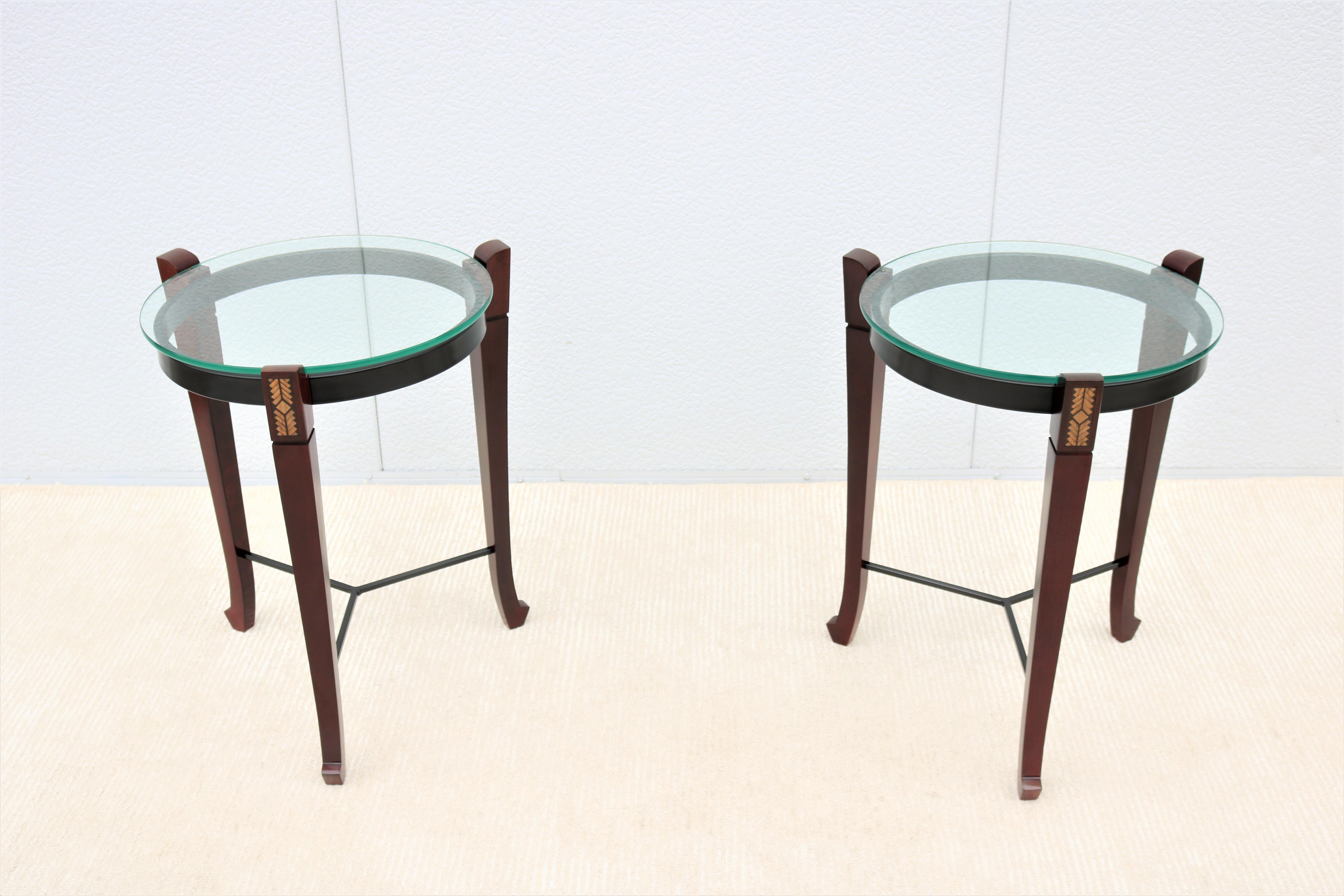 Table basse ronde traditionnelle en bois de cerisier et verre transparent en vente 9
