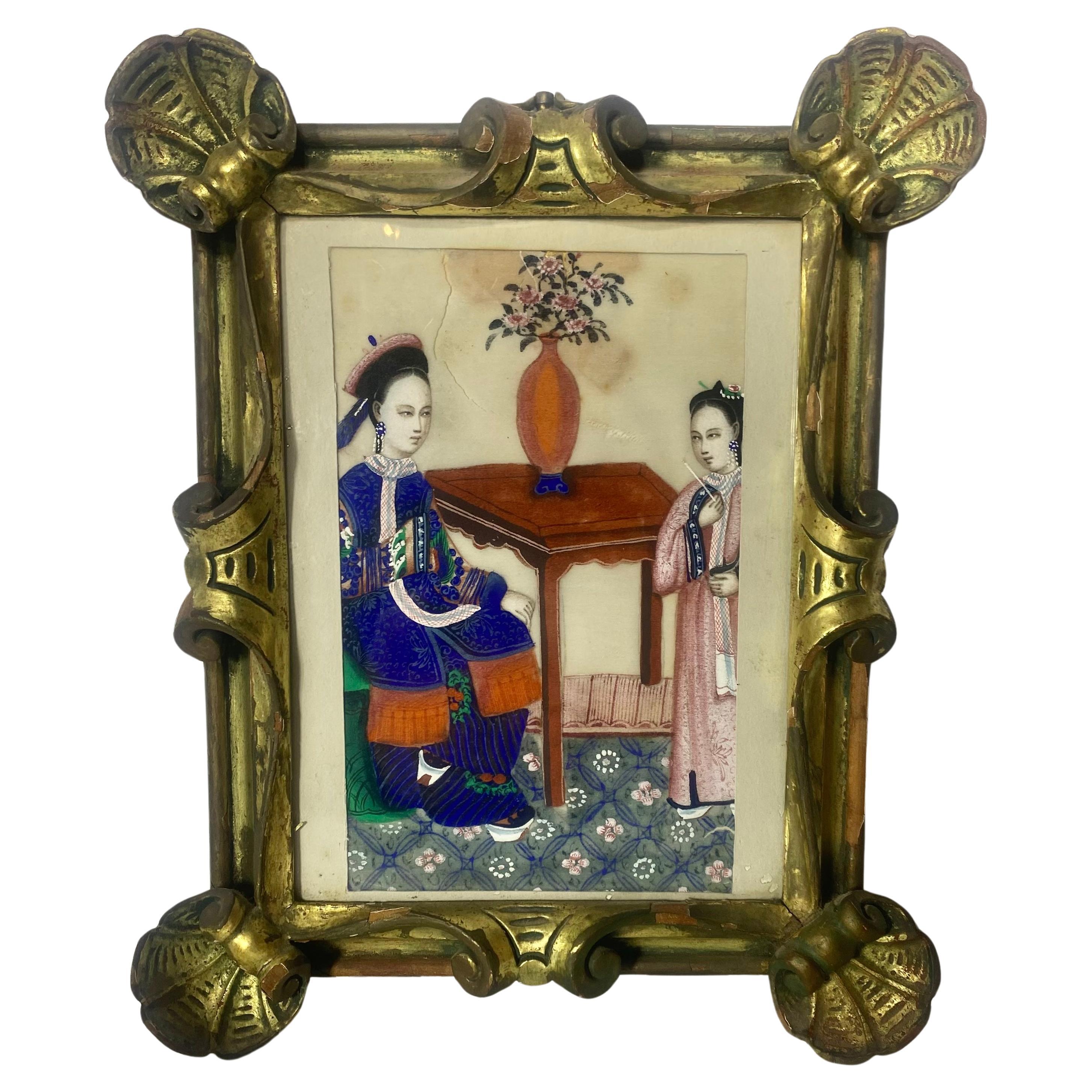 Peinture chinoise traditionnelle sur soie, 2 femmes. Cadre sculpté et doré inhabituel en vente