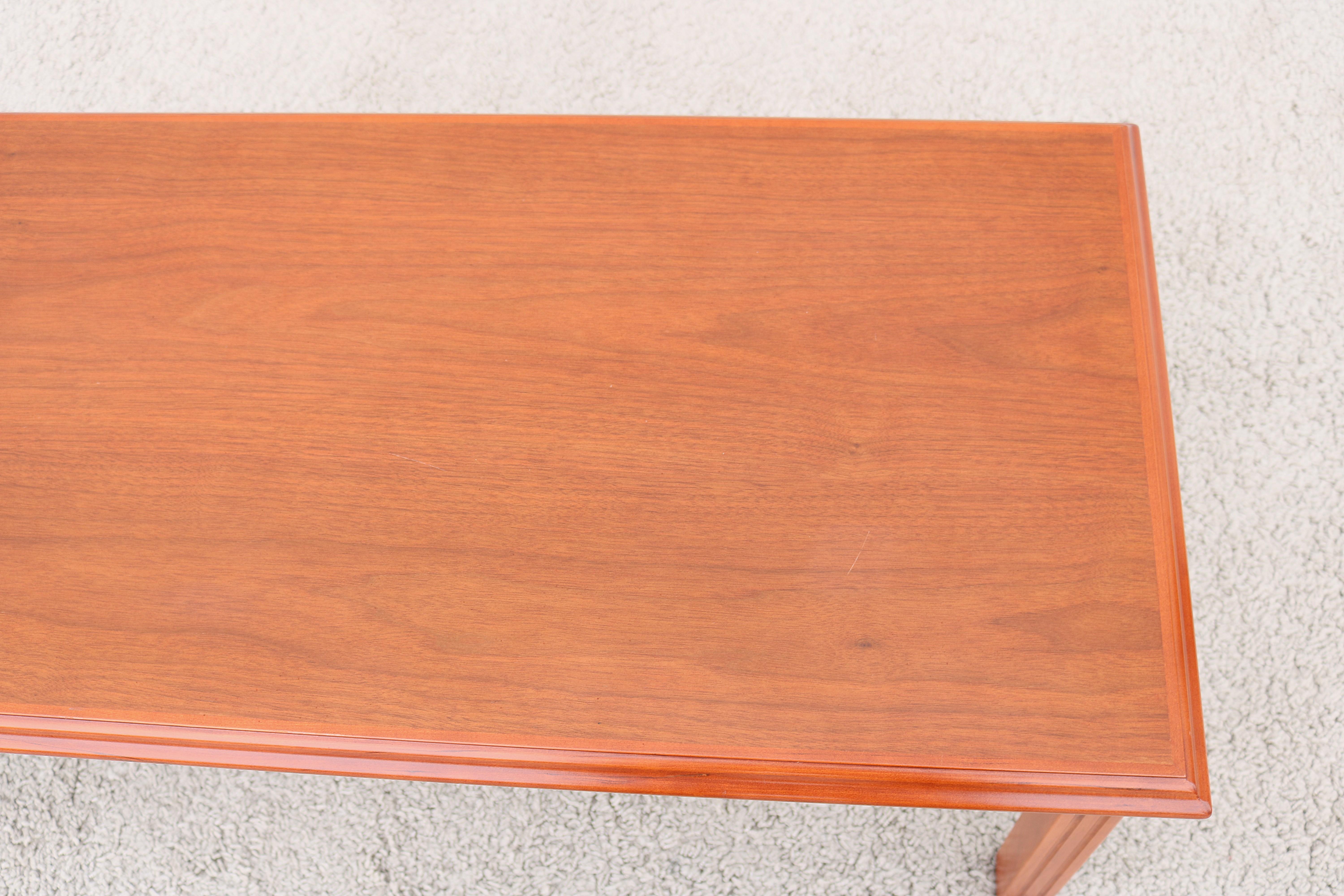 Traditional Classic Arnold Furniture Rectangle Walnut Occasional Coffee Table en vente 12
