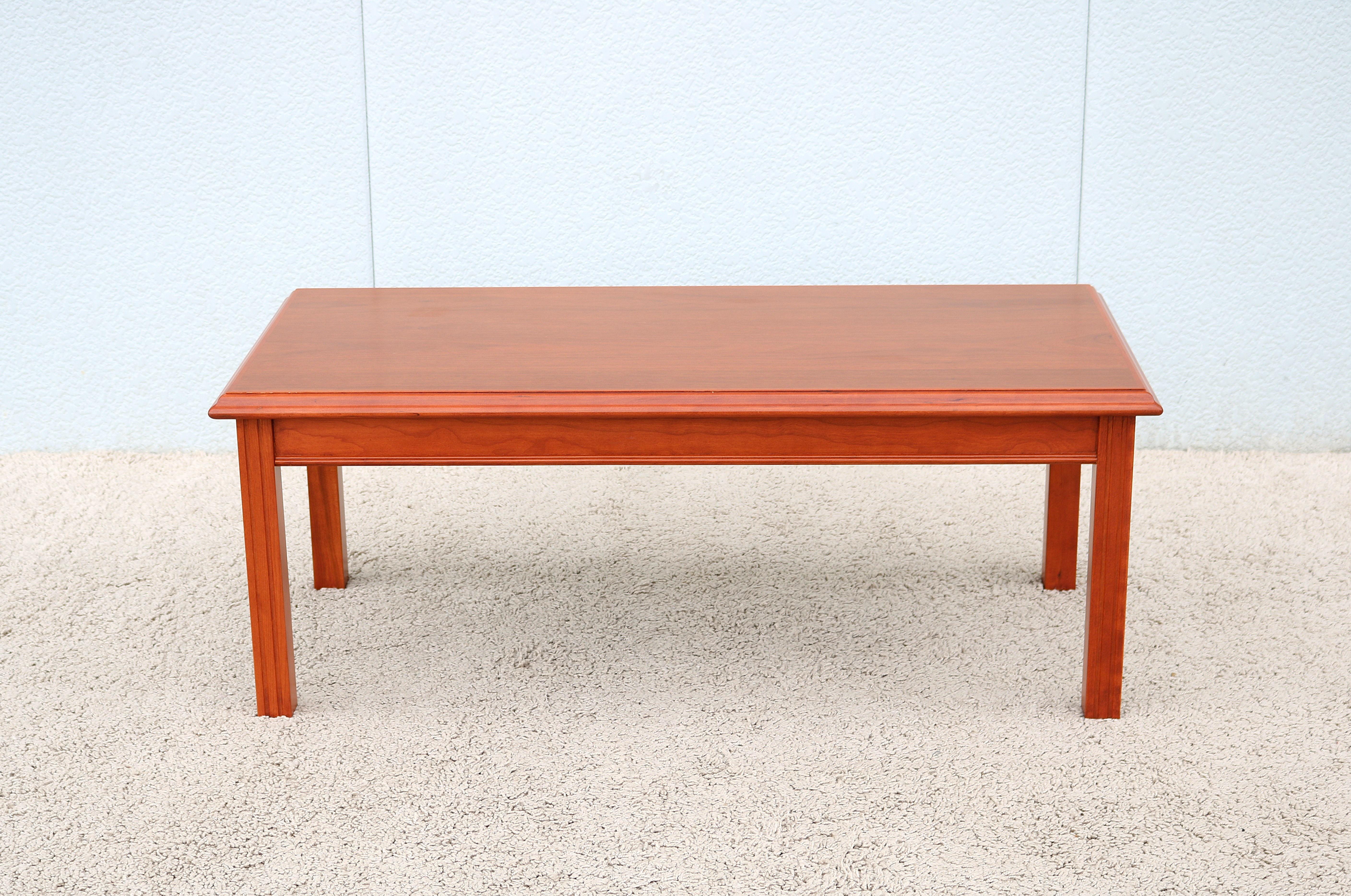Américain Traditional Classic Arnold Furniture Rectangle Walnut Occasional Coffee Table en vente