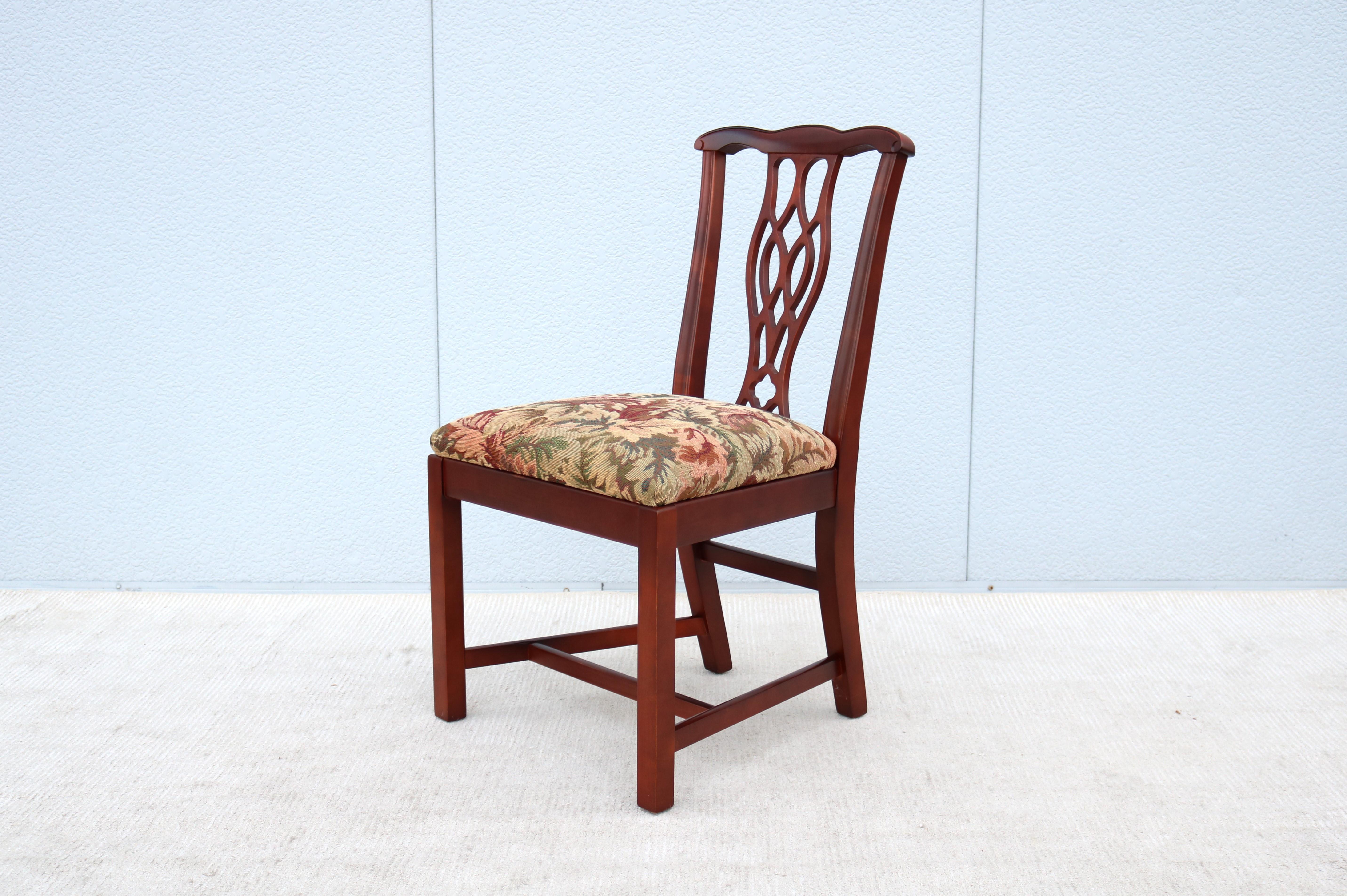 XXIe siècle et contemporain Chaise d'appoint ou d'invité sans accoudoirs en érable, de style Classic Chippendale par Jofco en vente