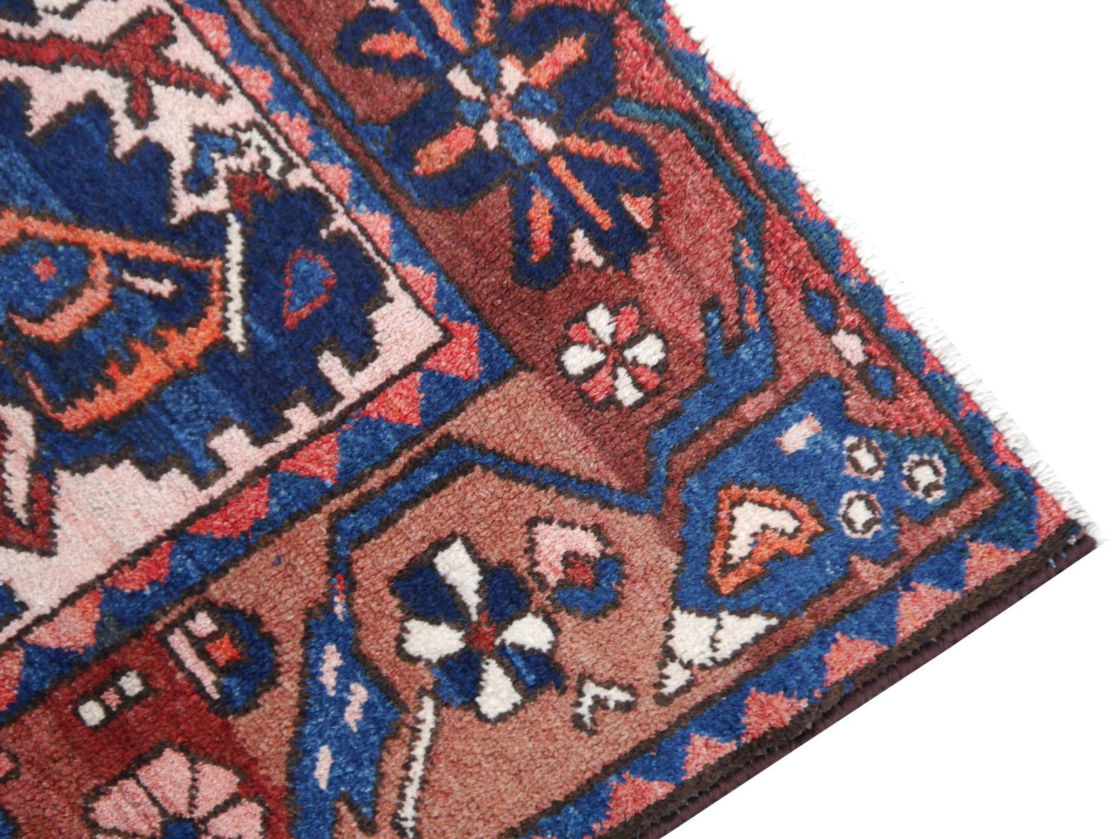 Traditional classic vintage rug wool hand knotted semi antique carpet Midcentury For Sale 4