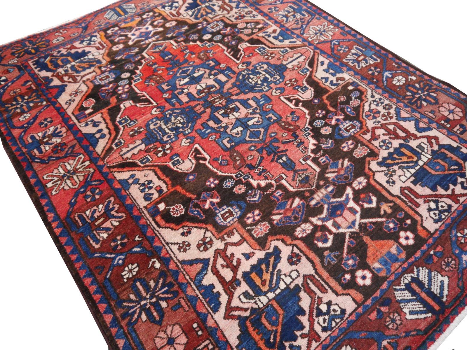 Traditional classic vintage rug wool hand knotted semi antique carpet Midcentury For Sale 5