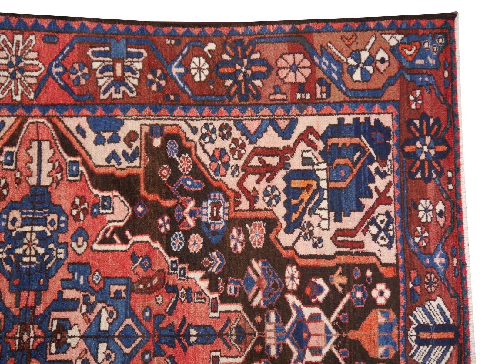 Traditioneller klassischer Vintage-Teppich Wolle handgeknüpft halb antiker Teppich Midcentury (20. Jahrhundert) im Angebot