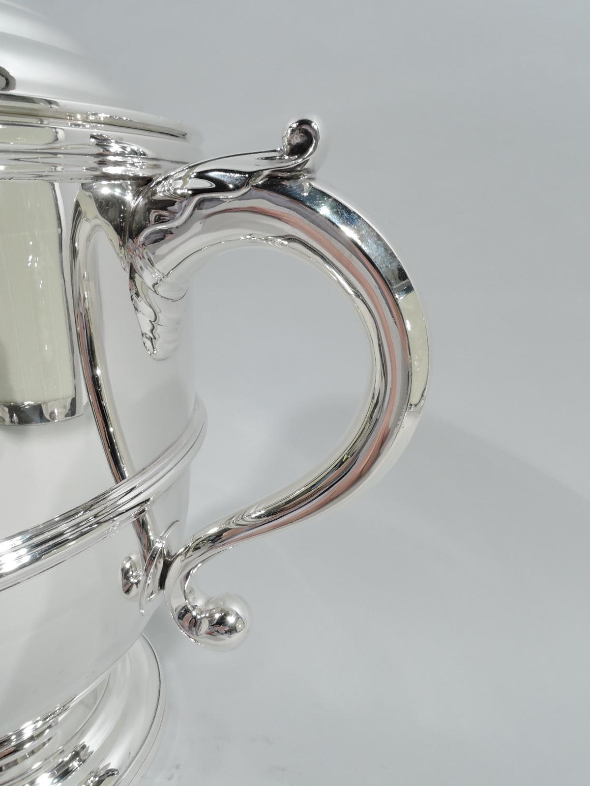 Traditional Classical Covered Urn Trophy Cup by Currier & Roby In Excellent Condition For Sale In New York, NY