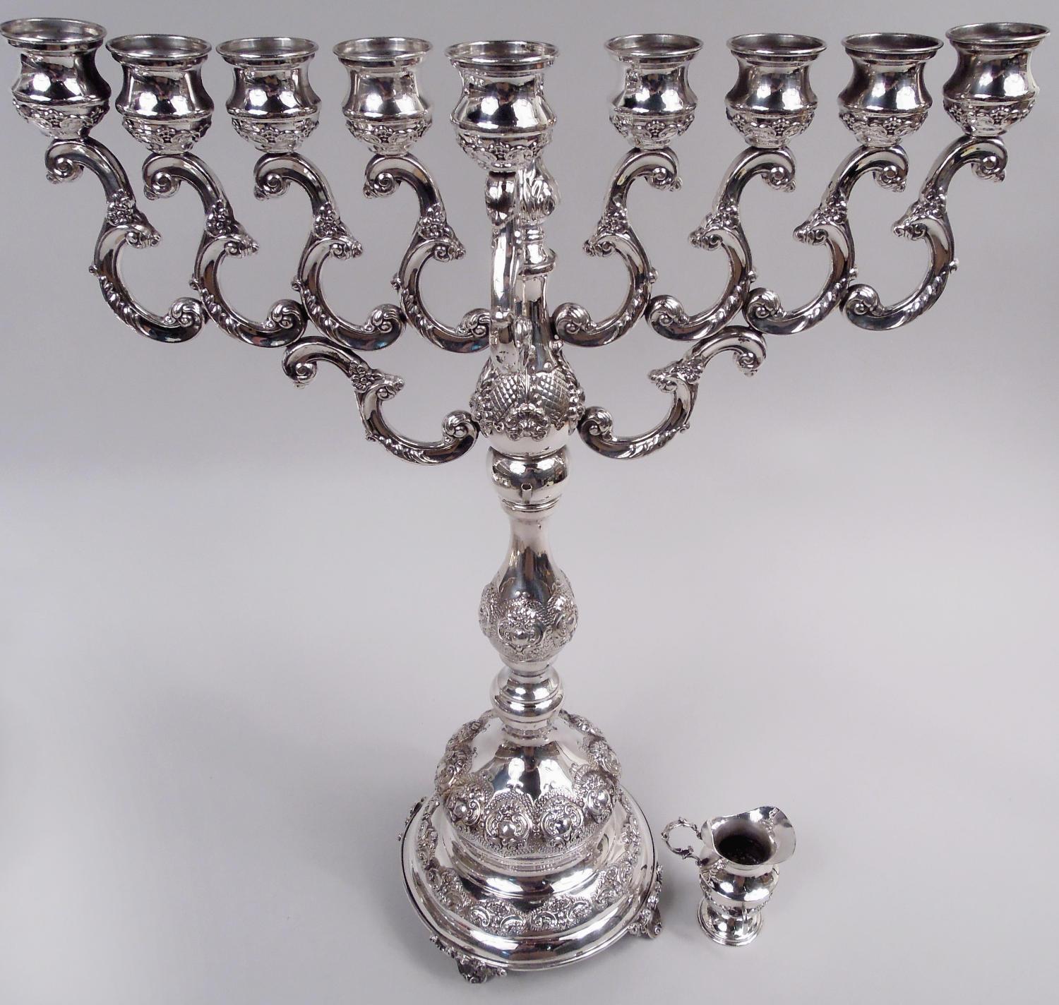 Traditioneller klassischer Hannukah-Menorah aus Sterlingsilber (Moderne) im Angebot