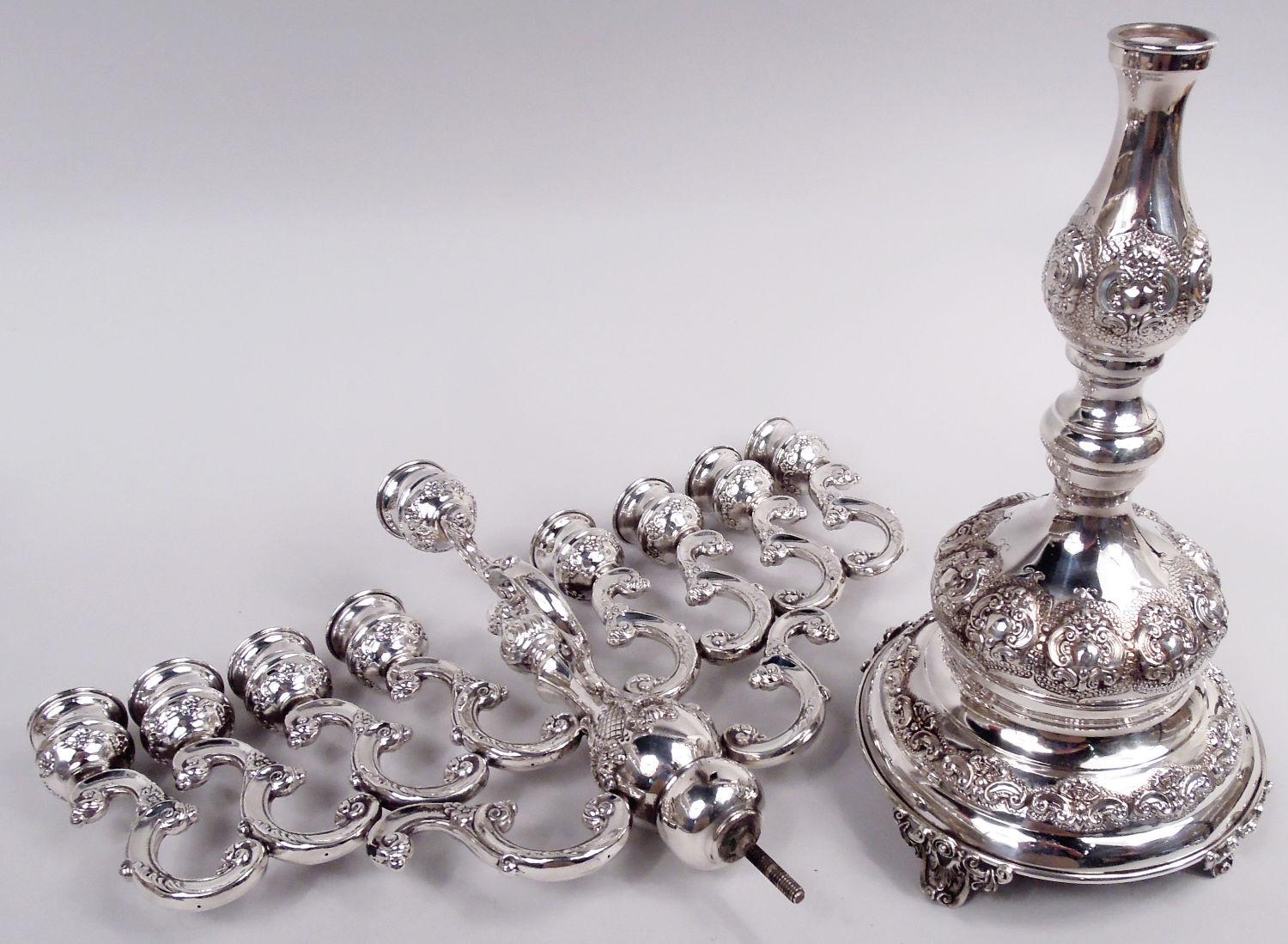 Traditioneller klassischer Hannukah-Menorah aus Sterlingsilber (amerikanisch) im Angebot