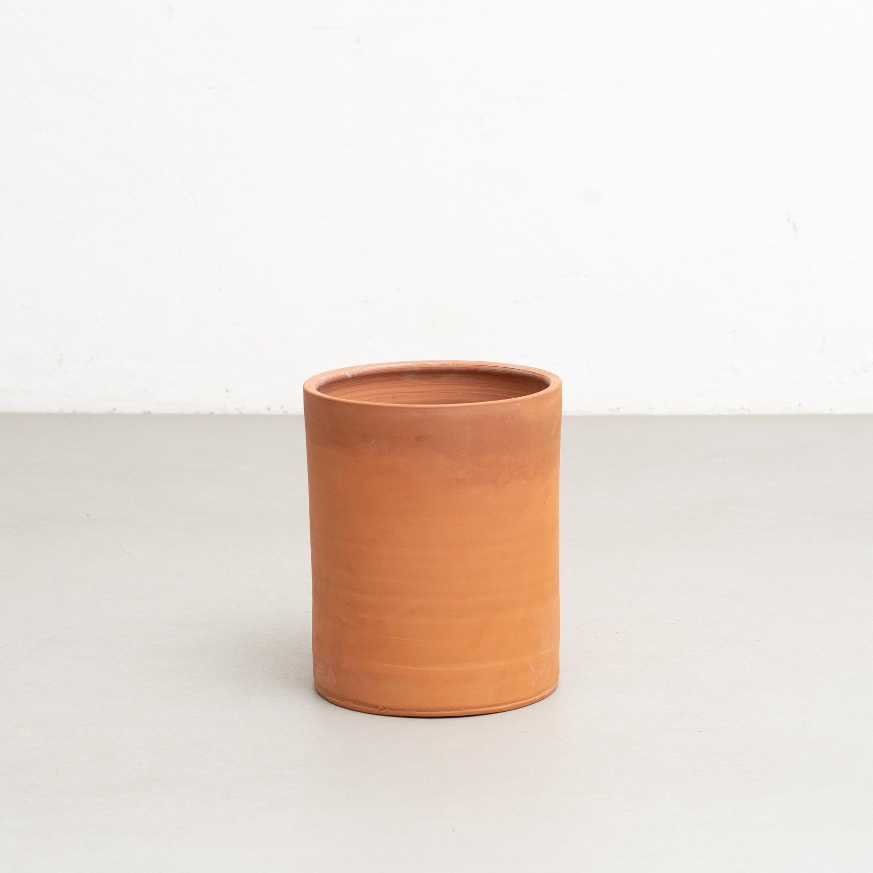 Traditional Catalan clay planter, circa 1960.    Manufactured in Spain.    In original condition, with minor wear consistent of age and use, preserving a beautiful patina.    Materials:  Clay.    