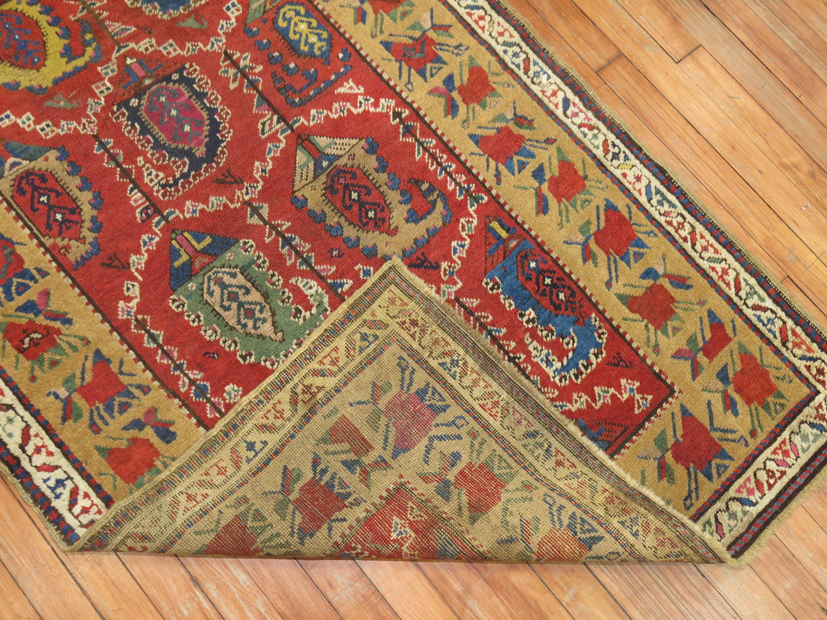 Antiker bunter kaukasischer Karabagh-Läufer aus dem frühen 20. Jahrhundert (Adirondack) im Angebot