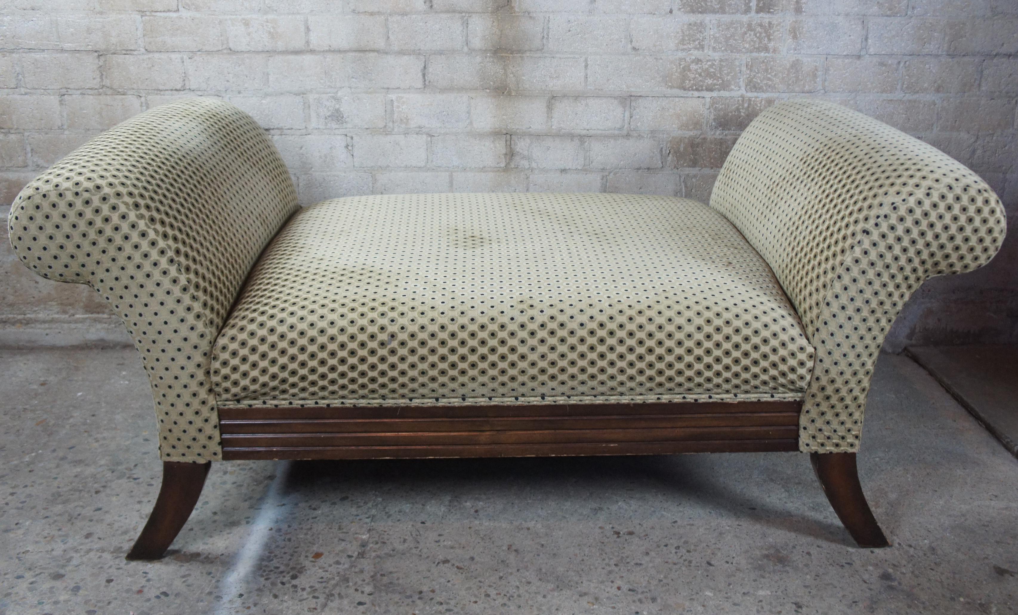 Traditional Contemporary Polka Dot Upholstered Lounge Day Bed Settee In Good Condition For Sale In Dayton, OH