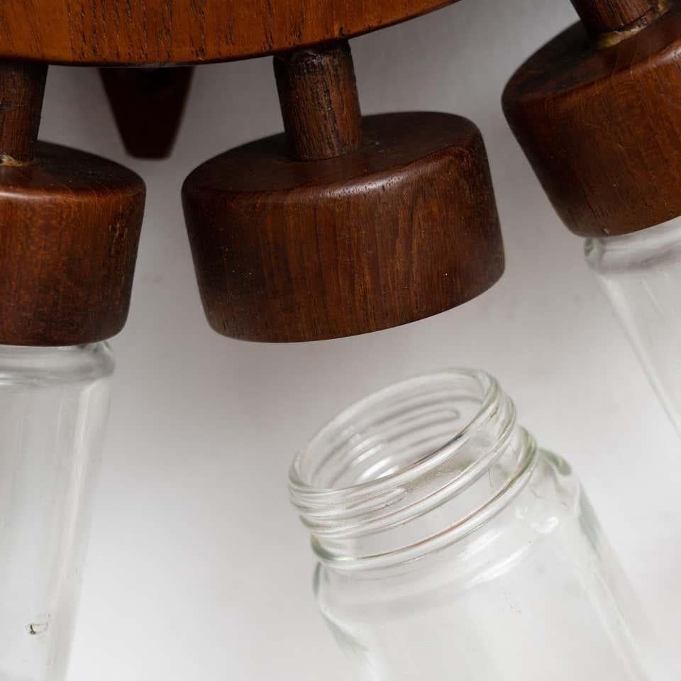 Présentoir traditionnel danois vintage en bois pour pots à épices, circa 1950 en vente 8