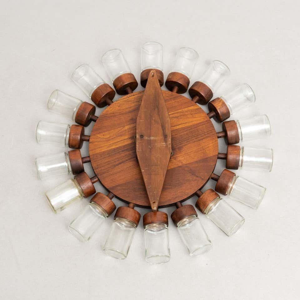 Présentoir traditionnel danois vintage en bois pour pots à épices, circa 1950 en vente 9