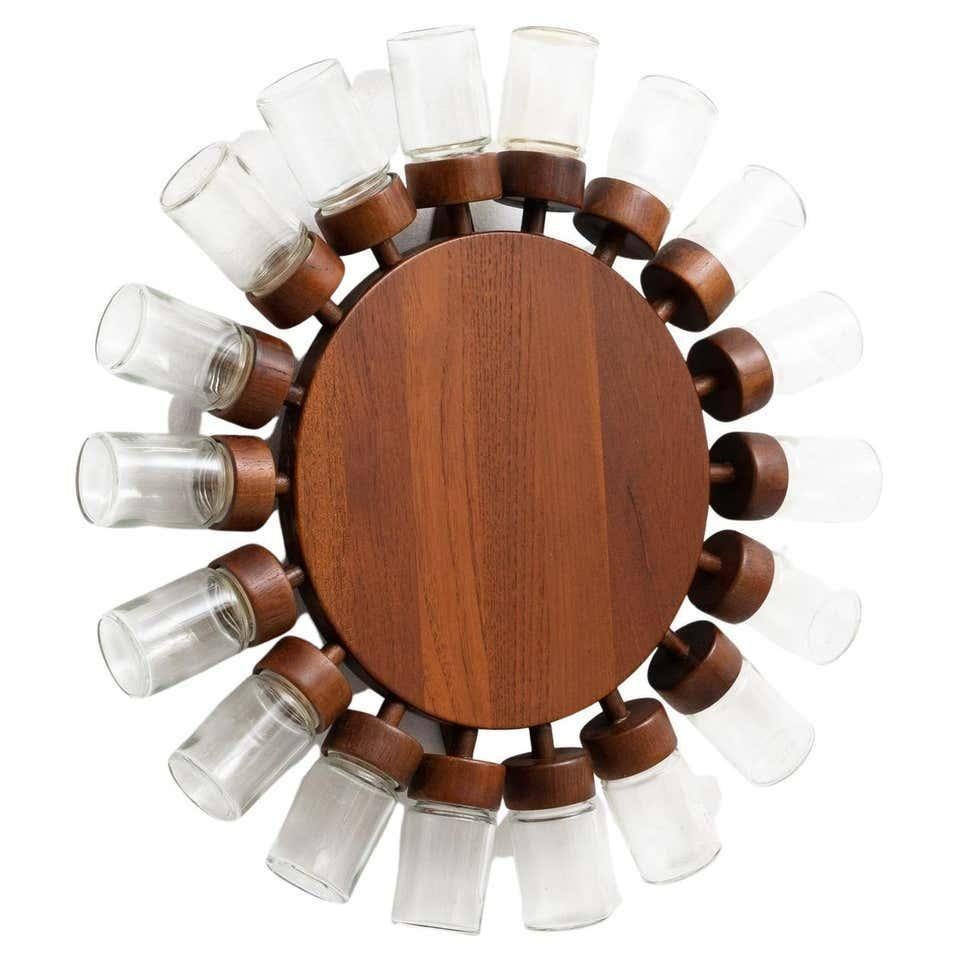 Présentoir traditionnel danois vintage en bois pour pots à épices, circa 1950 en vente 11