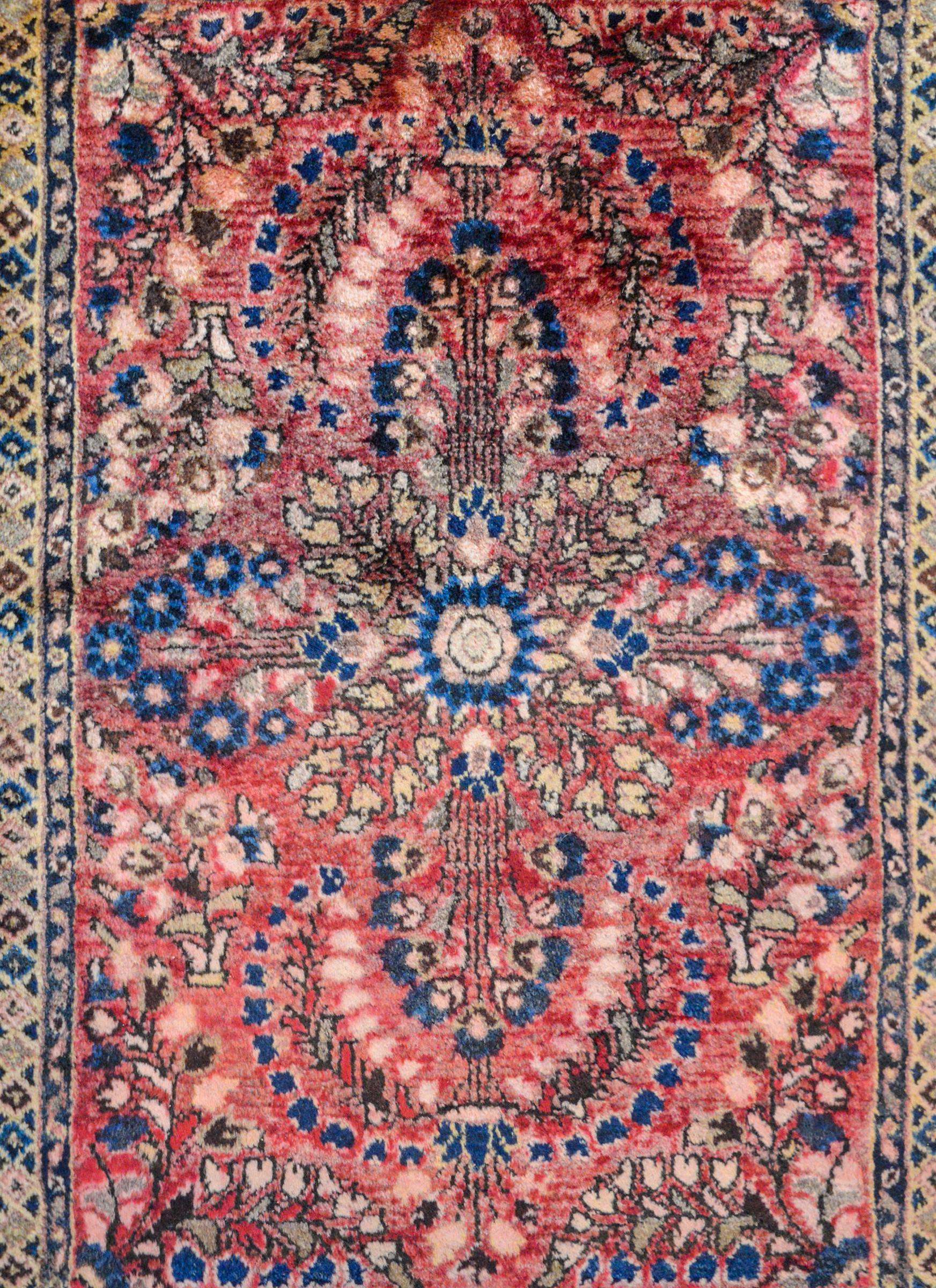 Sarouk Farahan Traditional Early 20th Century Sarouk Rug For Sale