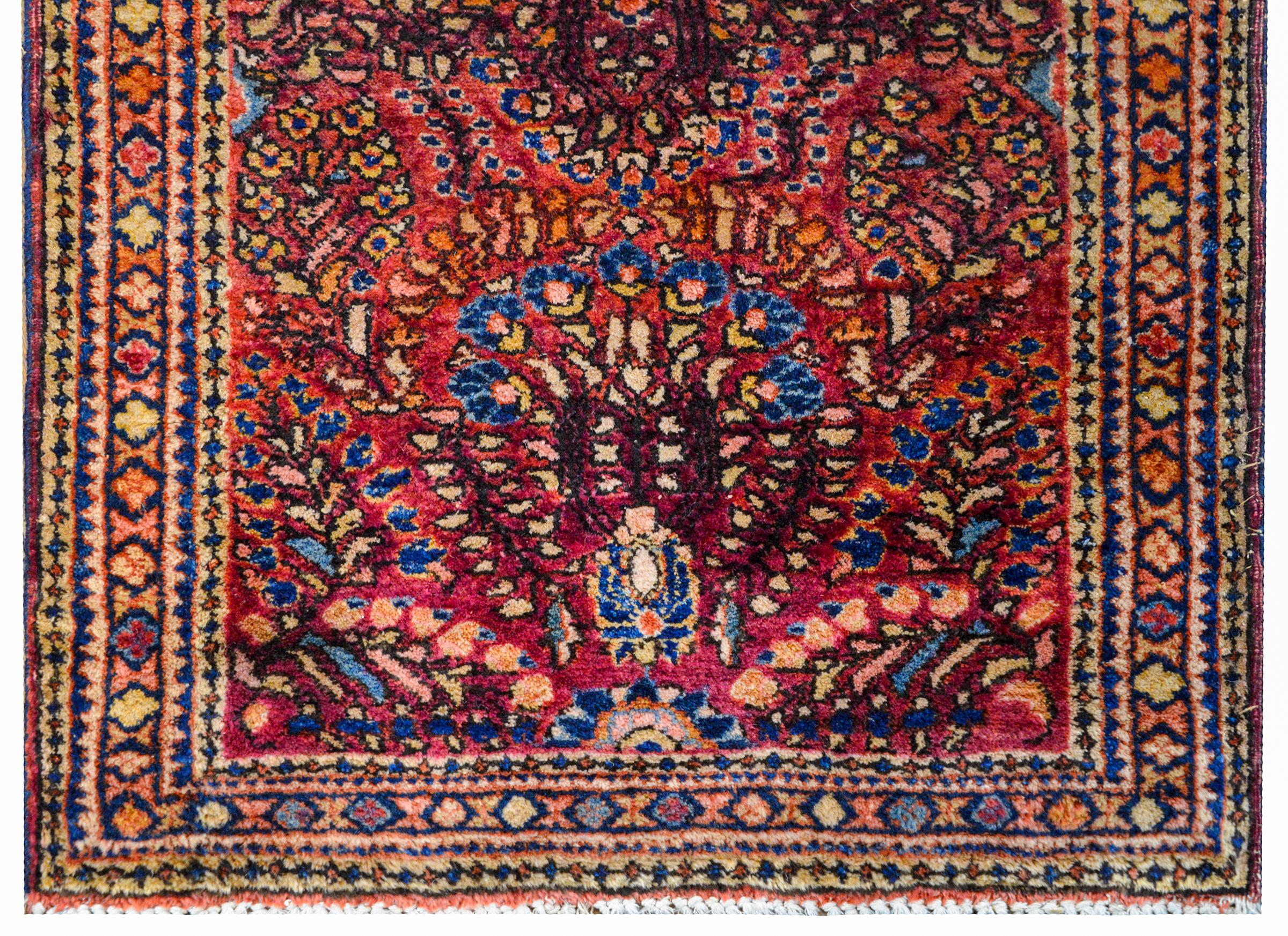 Wool Traditional Early 20th Century Sarouk Rug For Sale