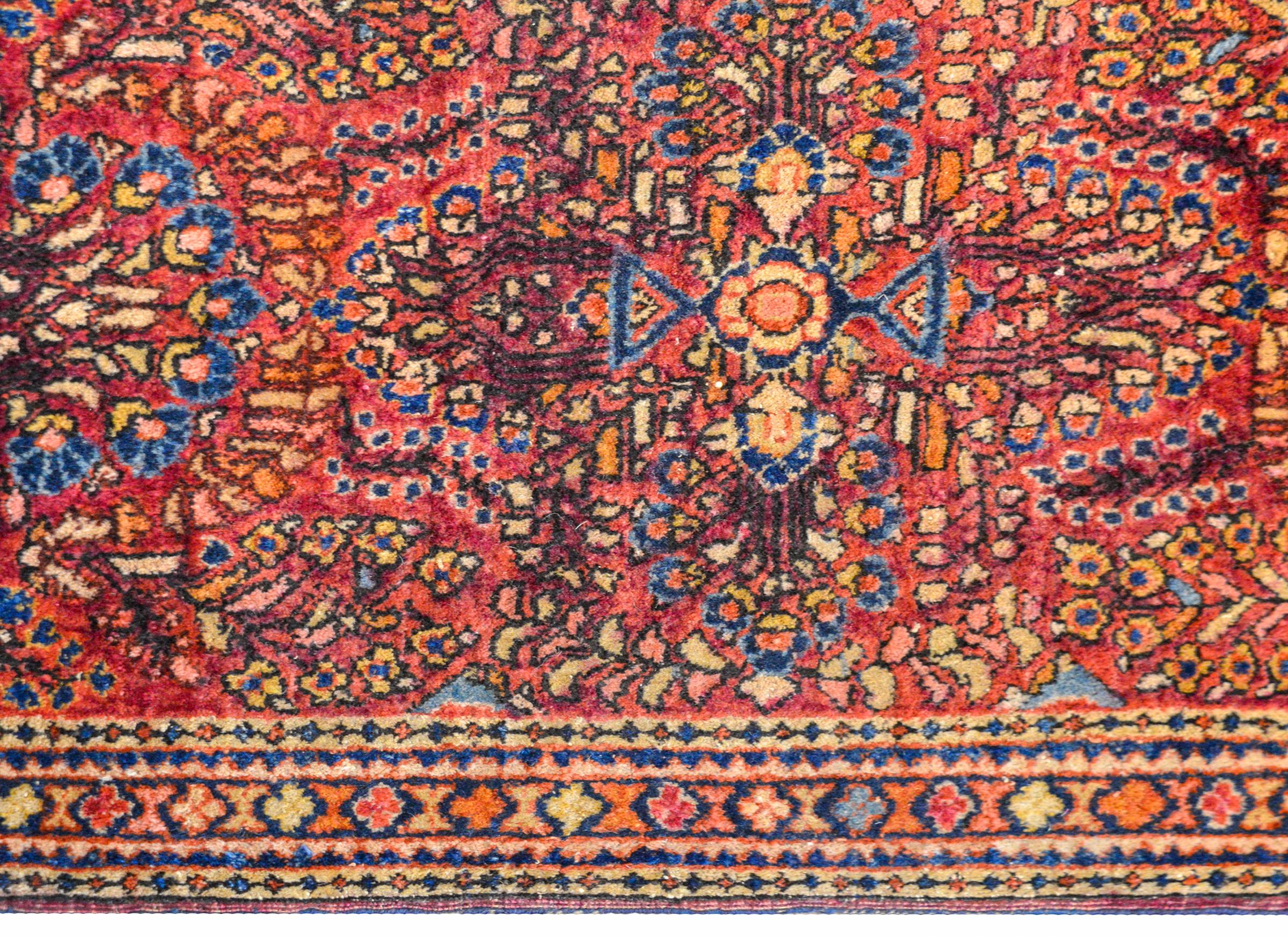 Traditional Early 20th Century Sarouk Rug For Sale 1
