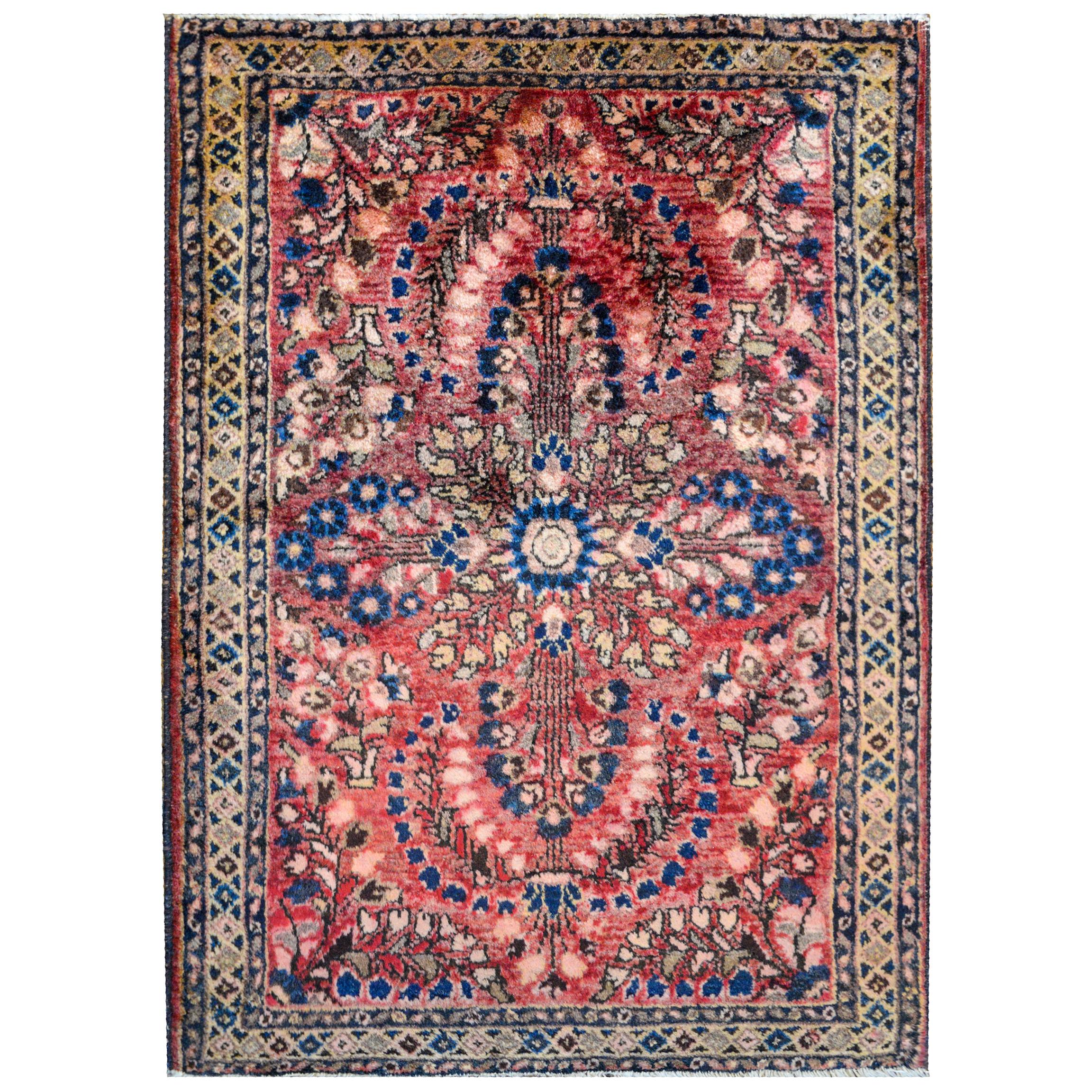 Traditional Early 20th Century Sarouk Rug For Sale