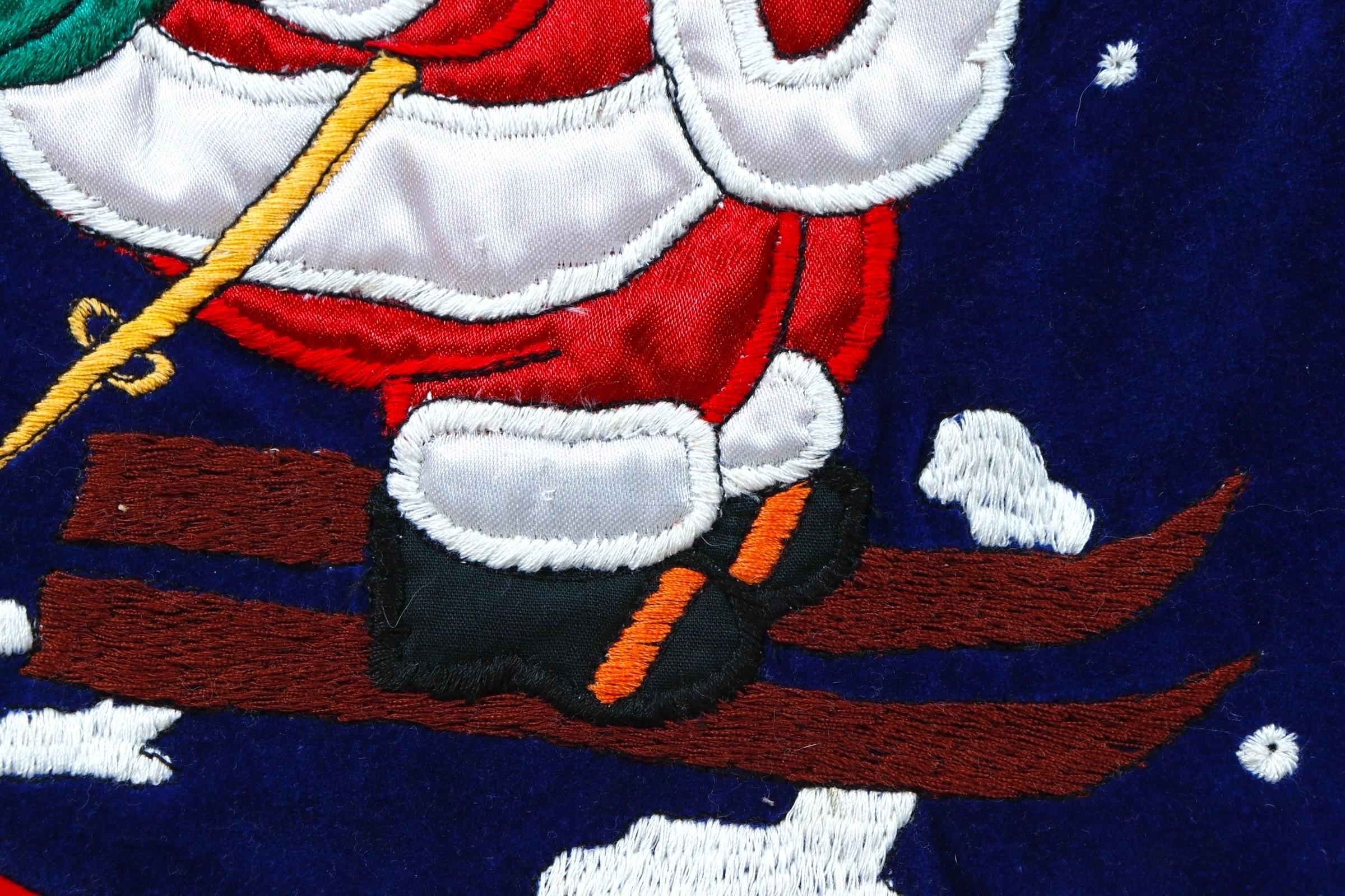 Traditionell bestickte Weihnachtsstrümpfe 'Santa' - 2er-Set (Stoff) im Angebot