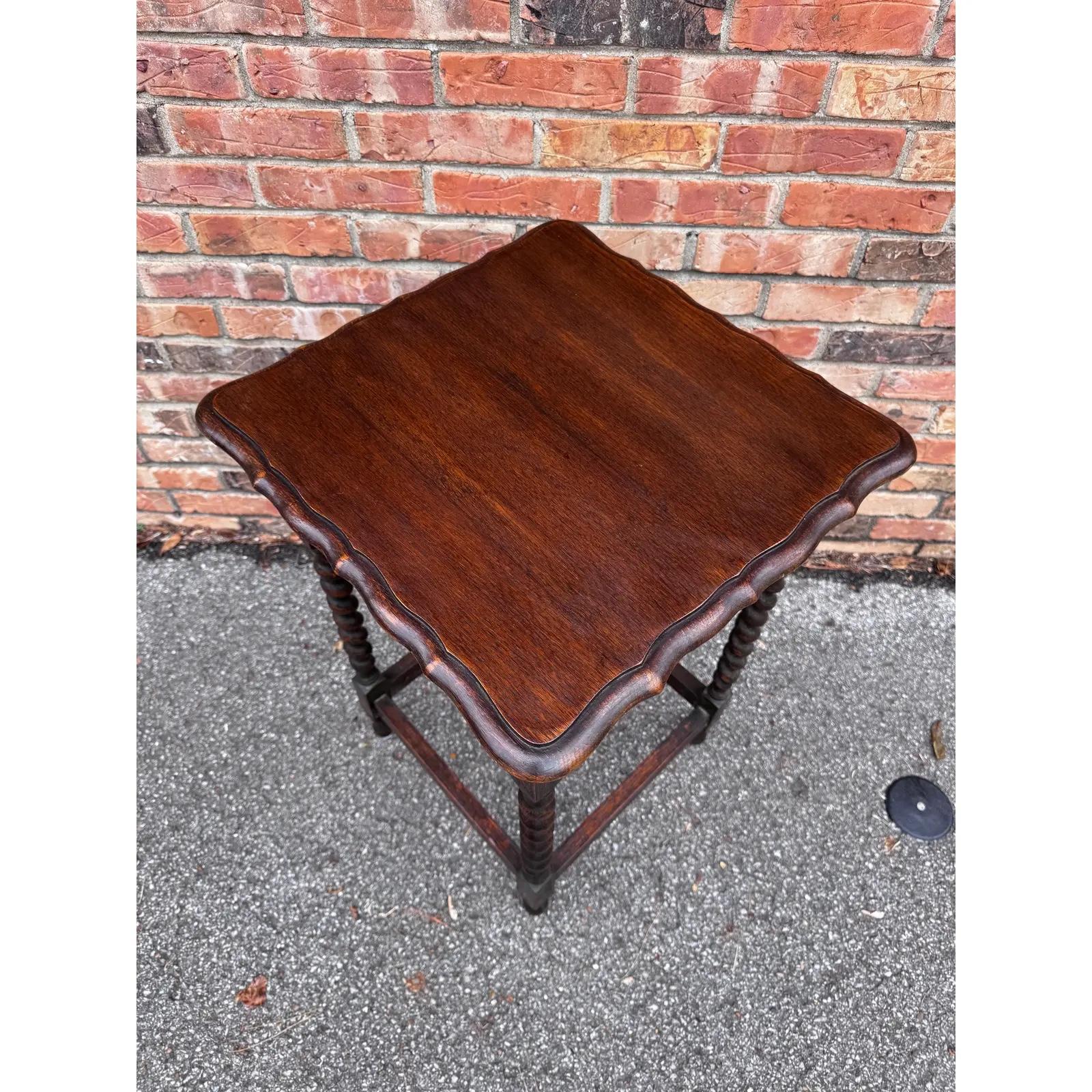 Table d'appoint traditionnelle anglaise Barley Twist en vente 1