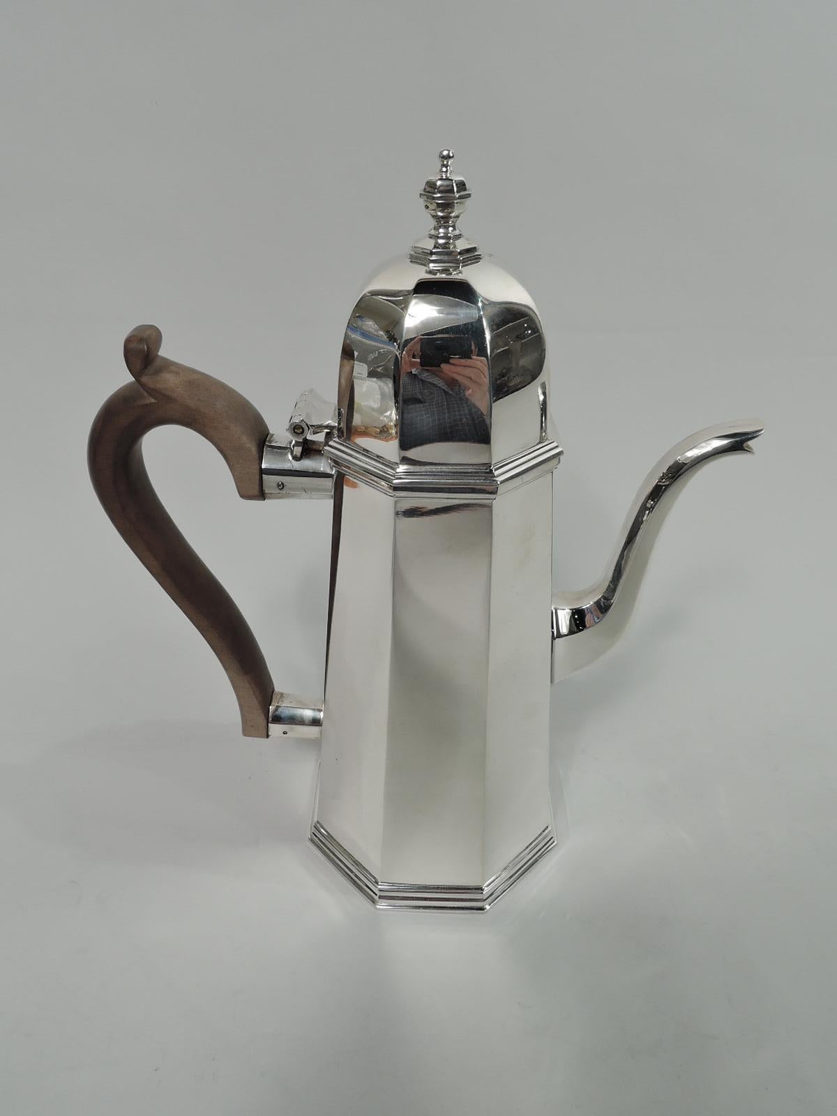 Traditional English Georgian Sterling Silver 3-Piece Coffee Set In Excellent Condition In New York, NY