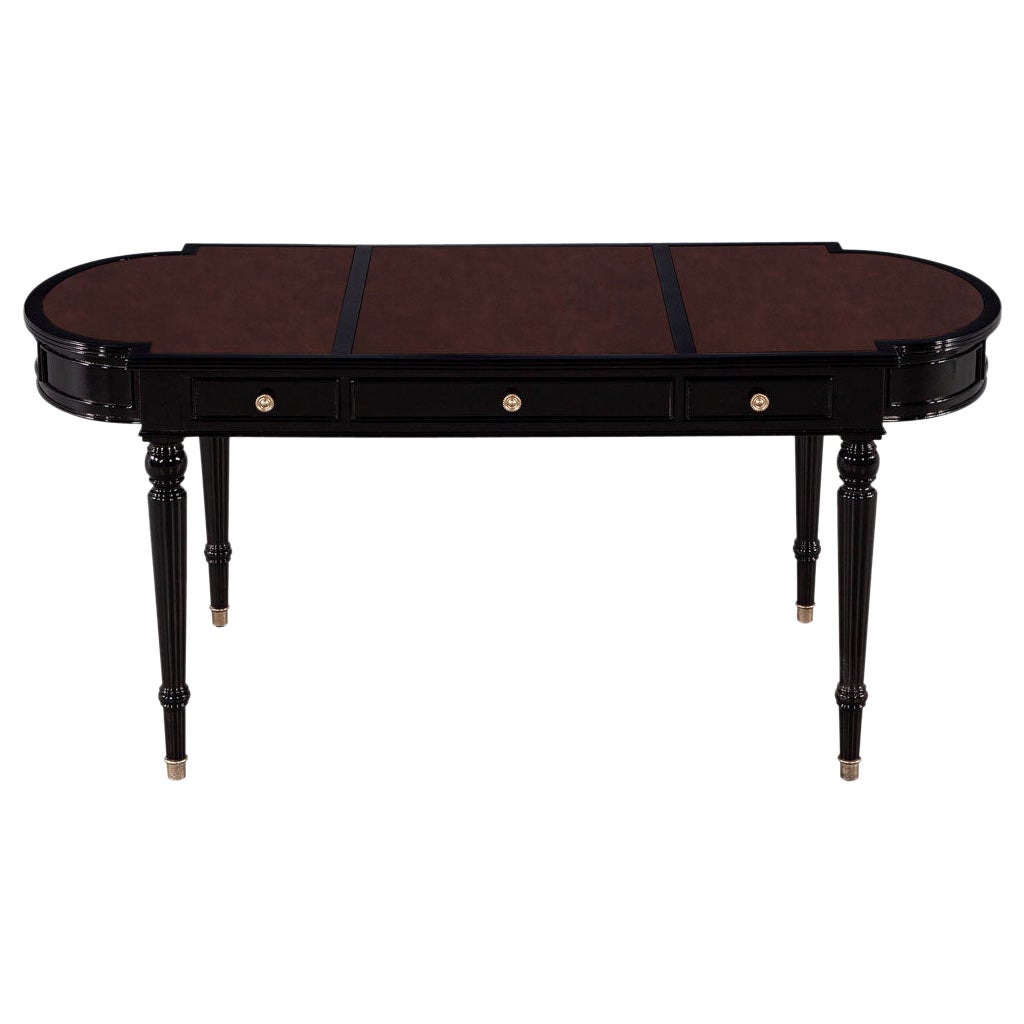 Scrivania tradizionale inglese con piano in pelle laccata nera