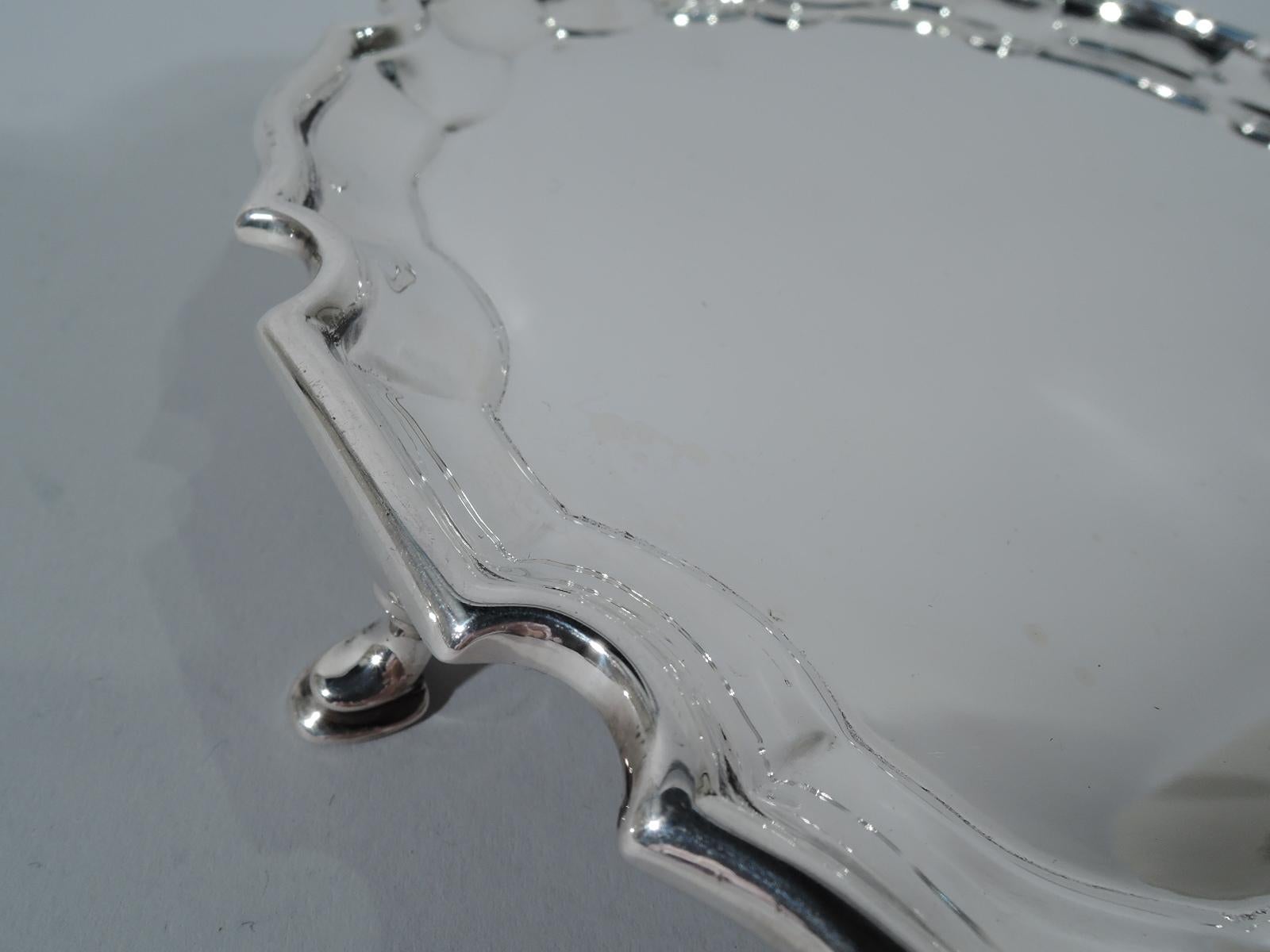 Traditional English Sterling Silver Georgian Piecrust Salver Tray In Excellent Condition In New York, NY