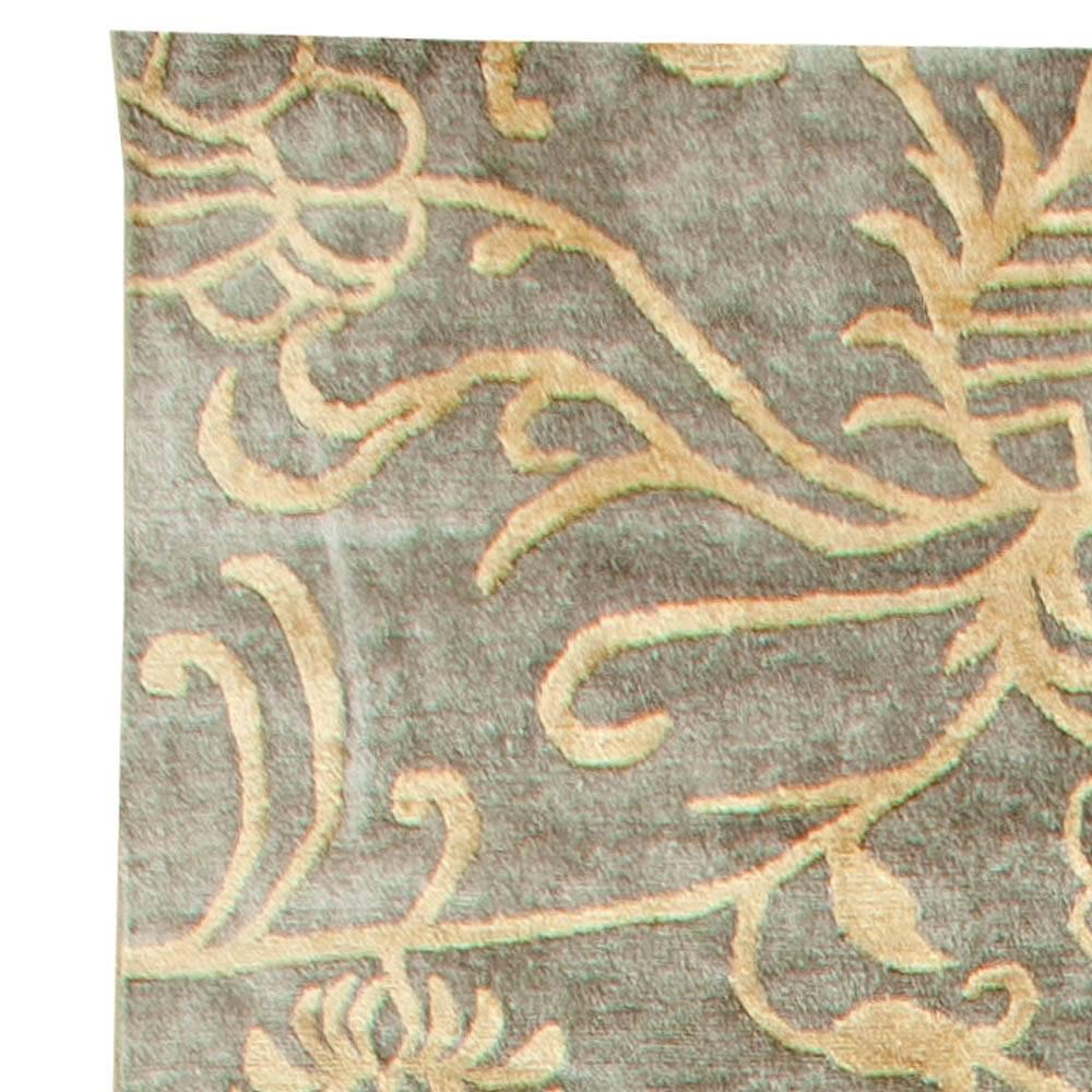 Traditioneller, europäischer, inspirierter Beigefarbener handgefertigter Teppich von Doris Leslie Blau (Moderne) im Angebot