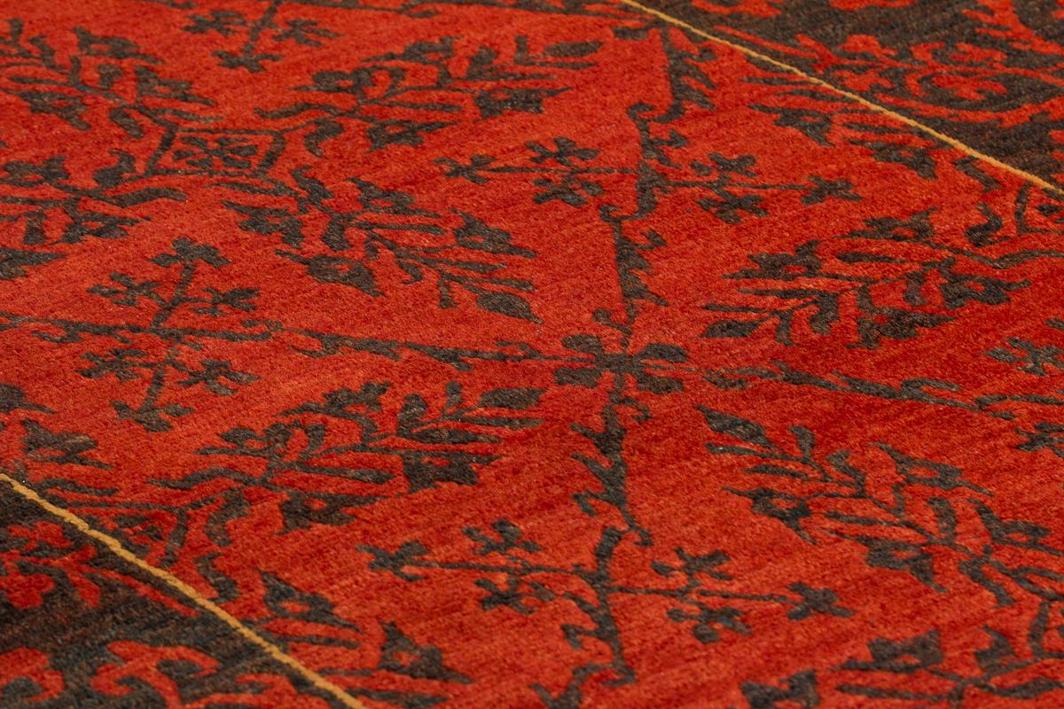 Traditioneller brauner und roter Teppich mit Blumenmuster für den Flur - Rosalynn by Joseph Carini (Handgewebt) im Angebot