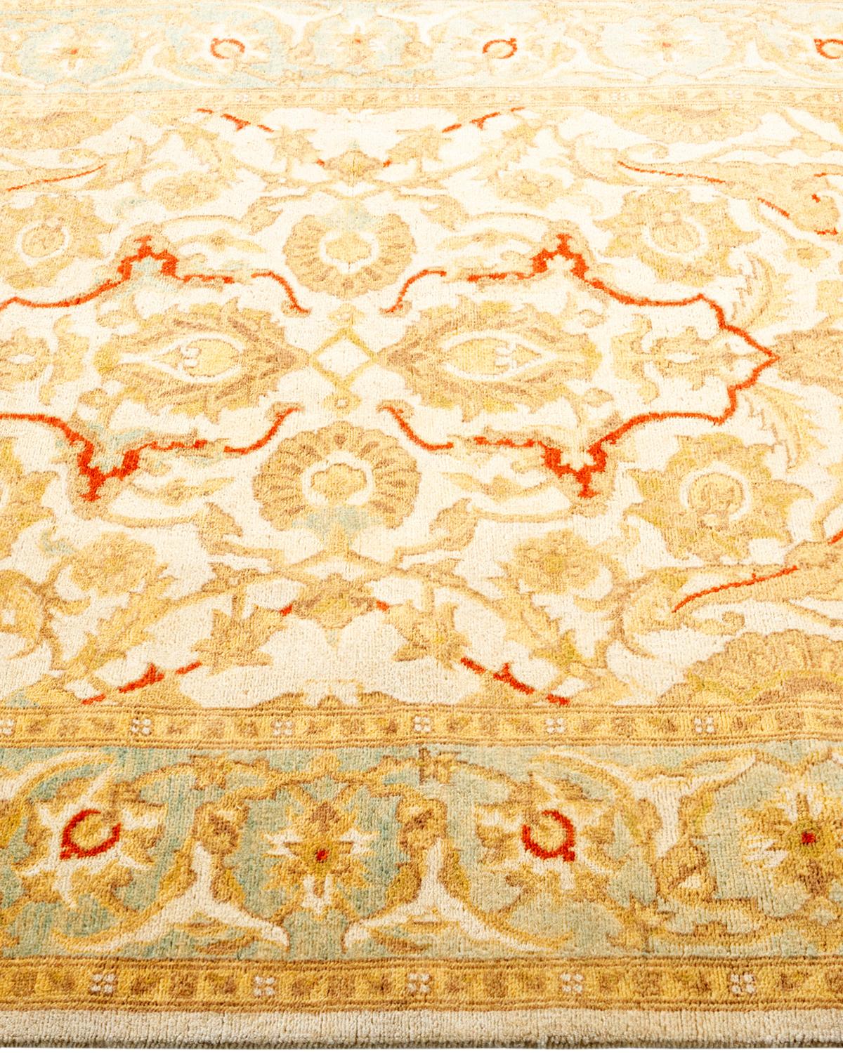 Traditional Floral Hand Knotted Wool Ivory Area Rug In New Condition For Sale In Norwalk, CT