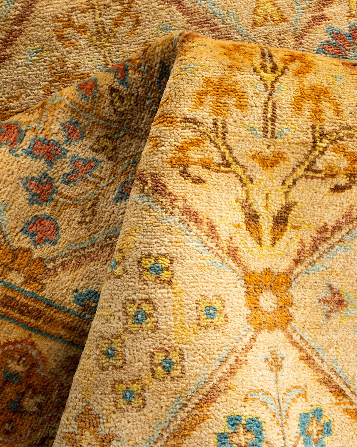 Traditioneller floraler Teppich aus handgeknüpfter Wolle in Elfenbein im Angebot 2