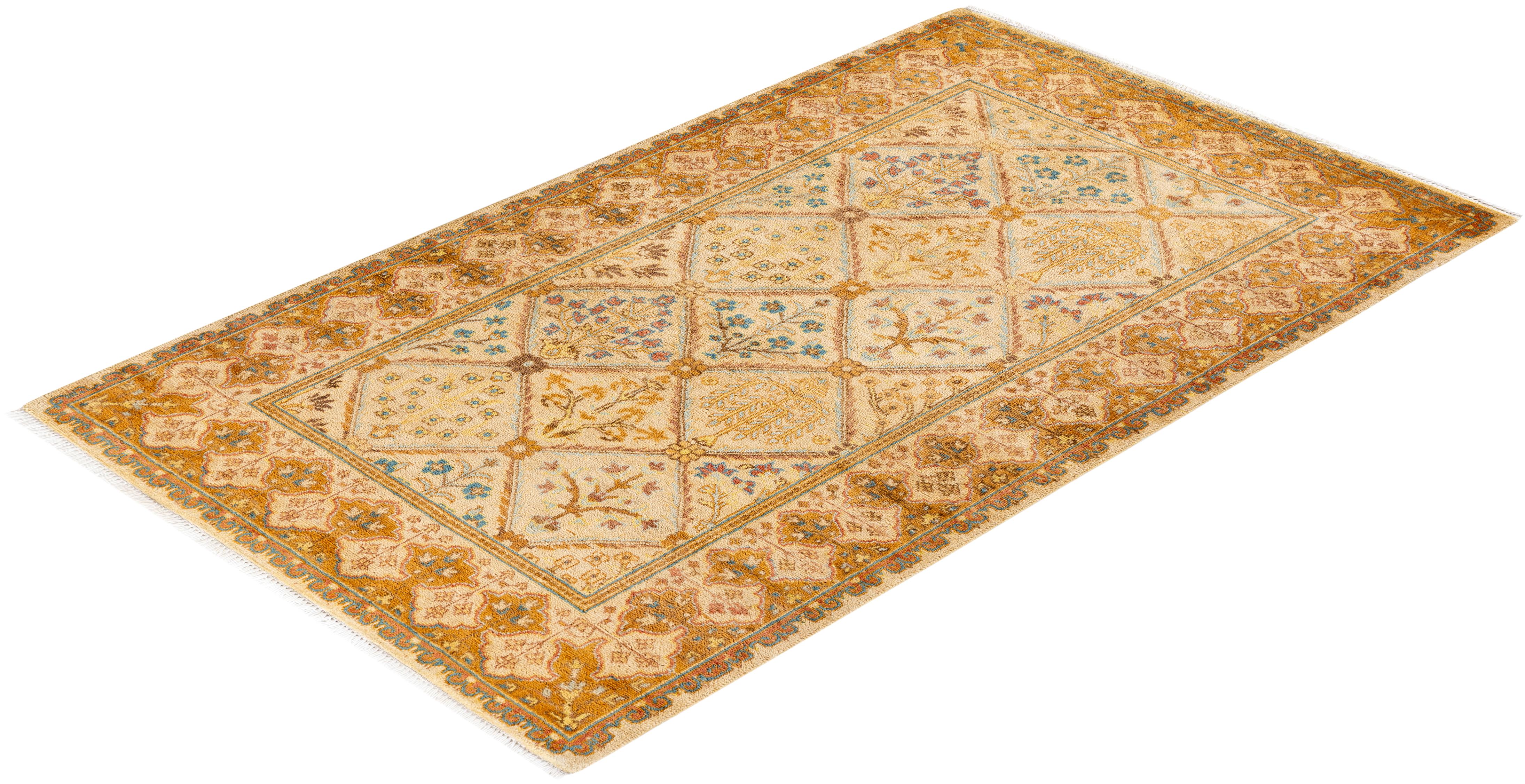 Traditioneller floraler Teppich aus handgeknüpfter Wolle in Elfenbein im Angebot 3