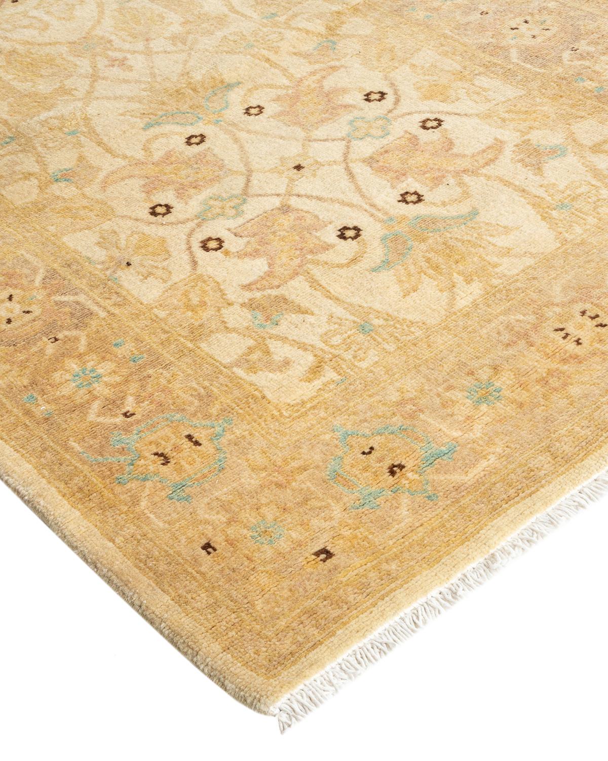 La fabrication des tapis persans dans toute sa splendeur a inspiré les couleurs riches, les motifs géométriques élaborés et les détails botaniques de la collection Serapi. Avec pas moins de 100 nœuds par pouce, ces tapis fabriqués à la main sont