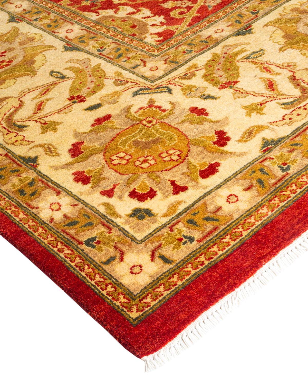 La fabrication des tapis persans dans toute sa splendeur a inspiré les couleurs riches, les motifs géométriques élaborés et les détails botaniques de la collection Serapi. Avec pas moins de 100 nœuds par pouce, ces tapis fabriqués à la main sont