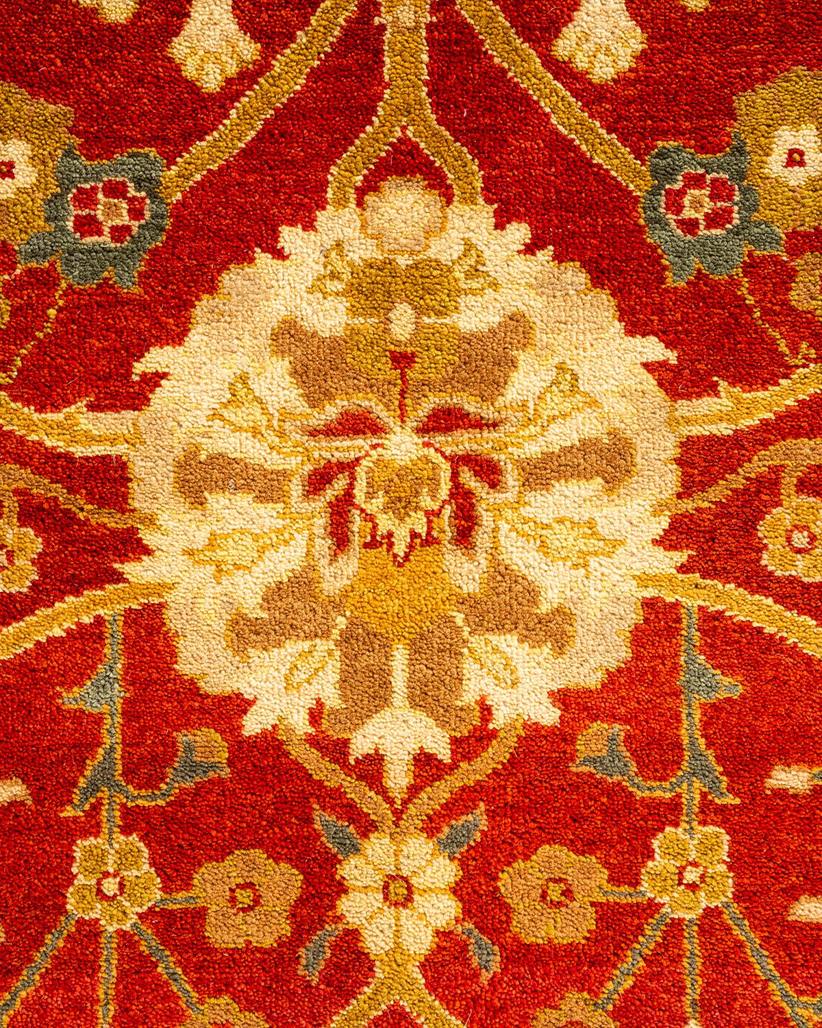 Pakistanais Tapis traditionnel floral en laine nouée à la main, rouge en vente