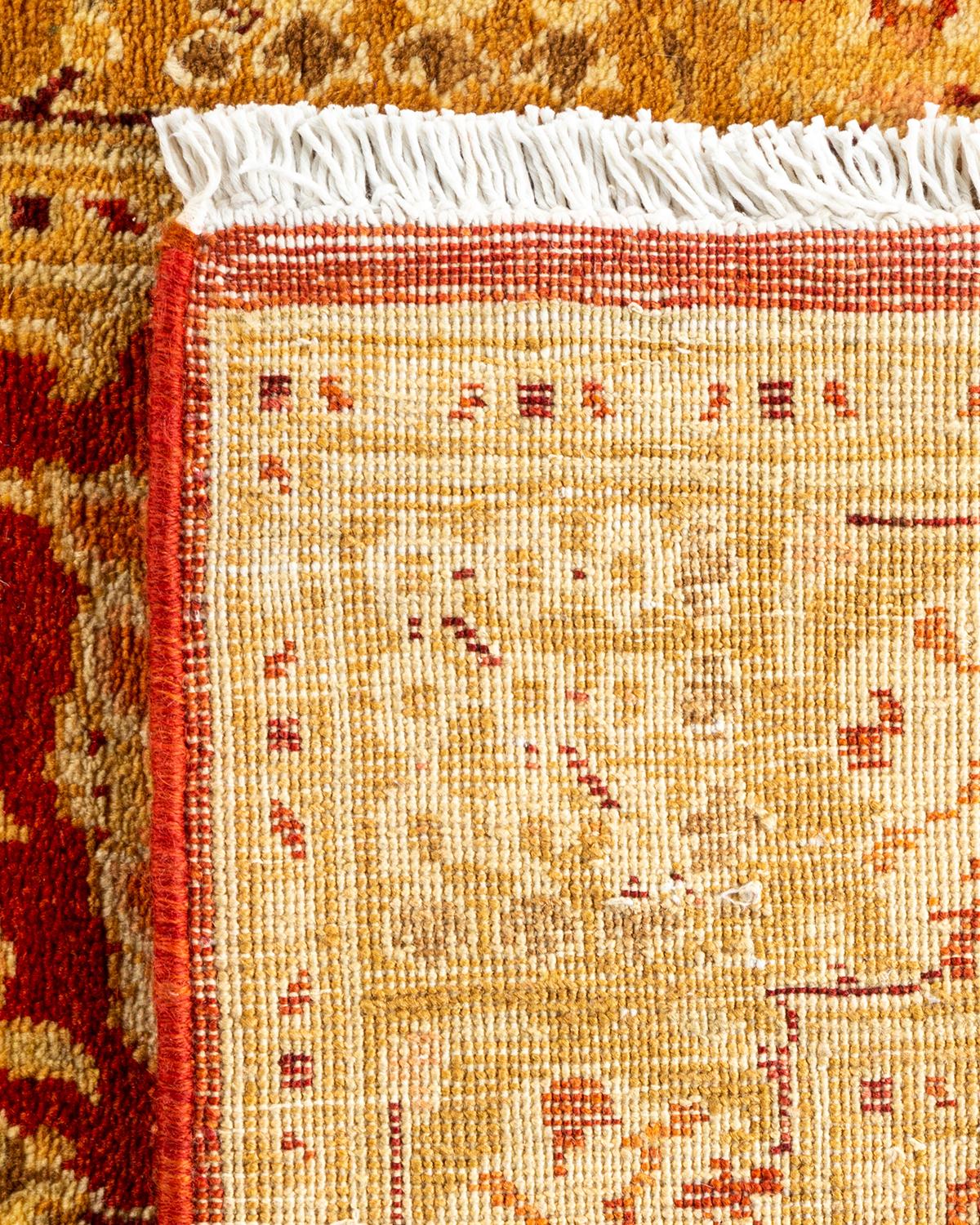 XXIe siècle et contemporain Chemin de table traditionnel en laine nouée à la main rouge avec fleurs en vente