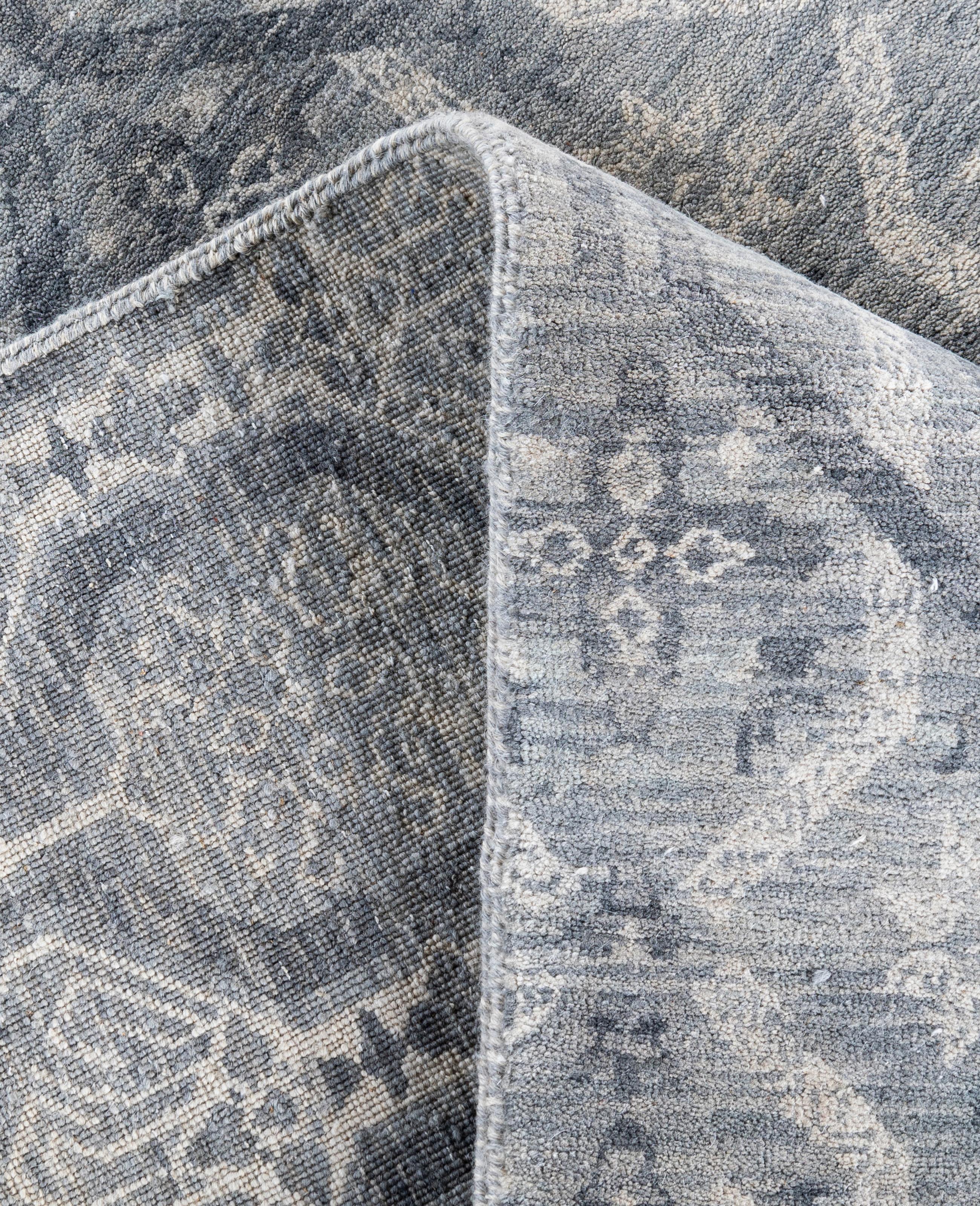 XXIe siècle et contemporain Tapis traditionnel gris noué à la main 7' 10